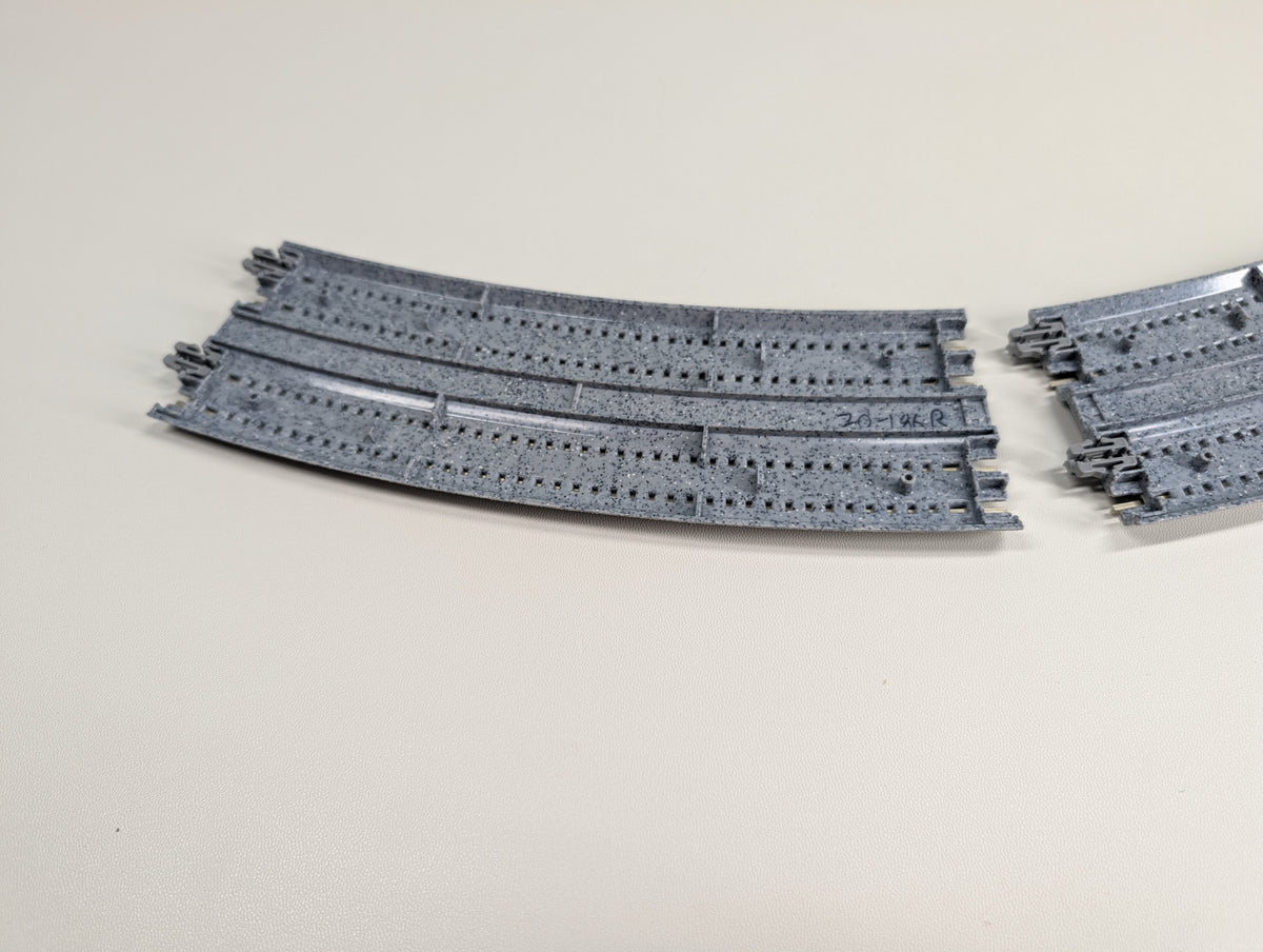 USED KATO 20-186 N Scale Concrete Tie Double Track Superelevated Easement Curve L&R (480/447mm, 18 7/8" - 17 5/8") Unitrack, Code 80 (2 pcs)