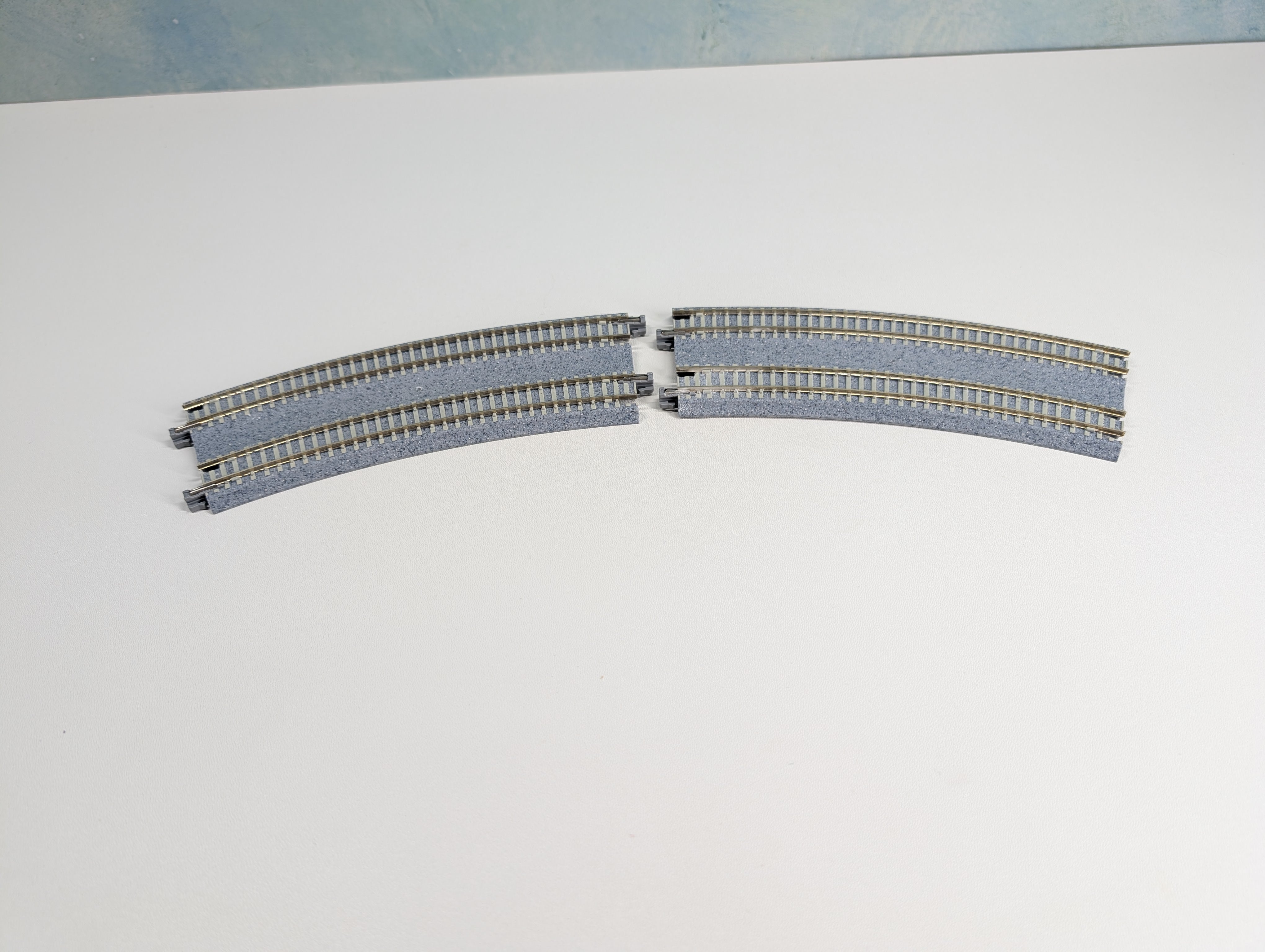 USED KATO 20-182 N Scale Concrete Tie Double Track Superelevated Easement Curve L&R (414/381mm, 19"/15") 45R Unitrack, Code 80 (2 pcs)