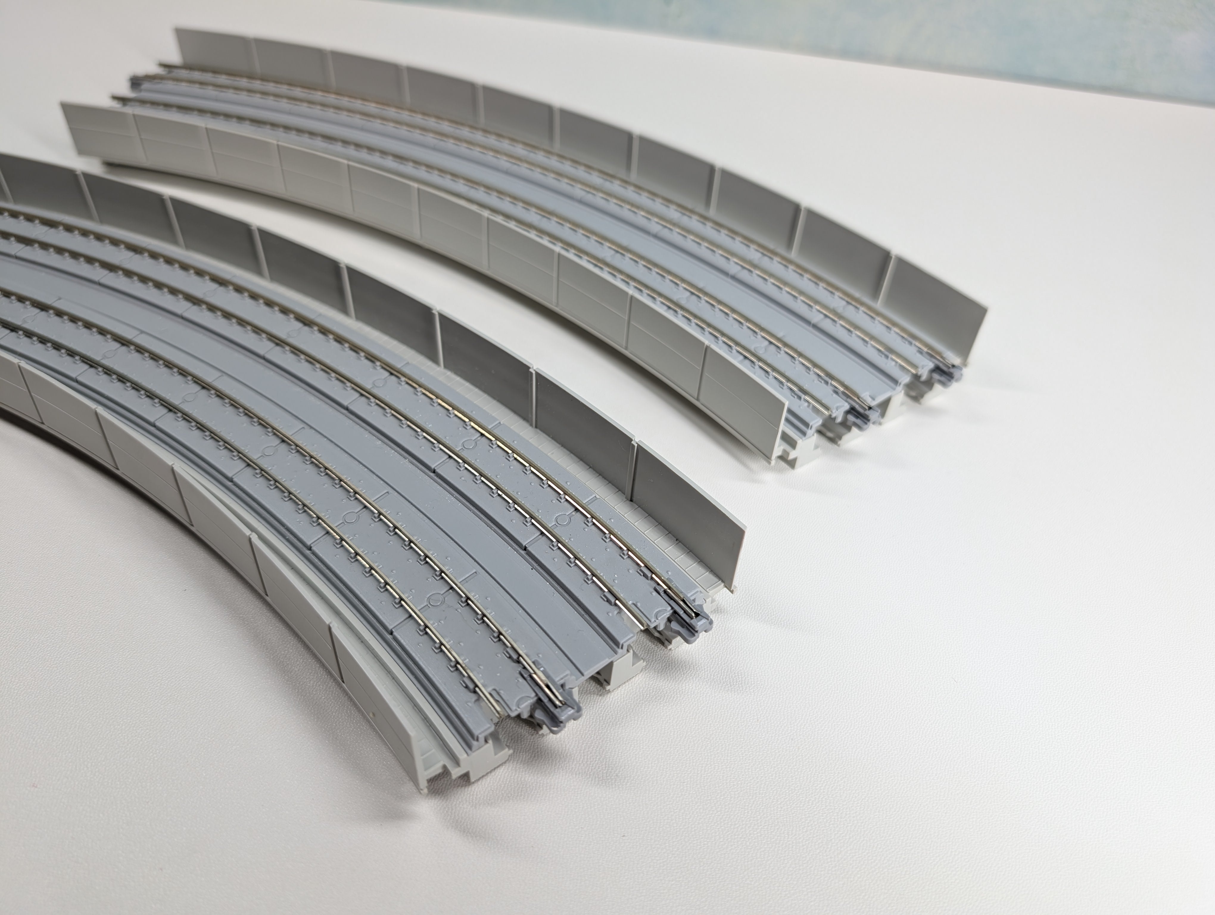 USED KATO 20-544 N Scale Concrete Tie Double Viaduct Track Superelevated Curve (414/381mm, 16 5/16"/15") 45R Unitrack, Code 80 (2 pcs)