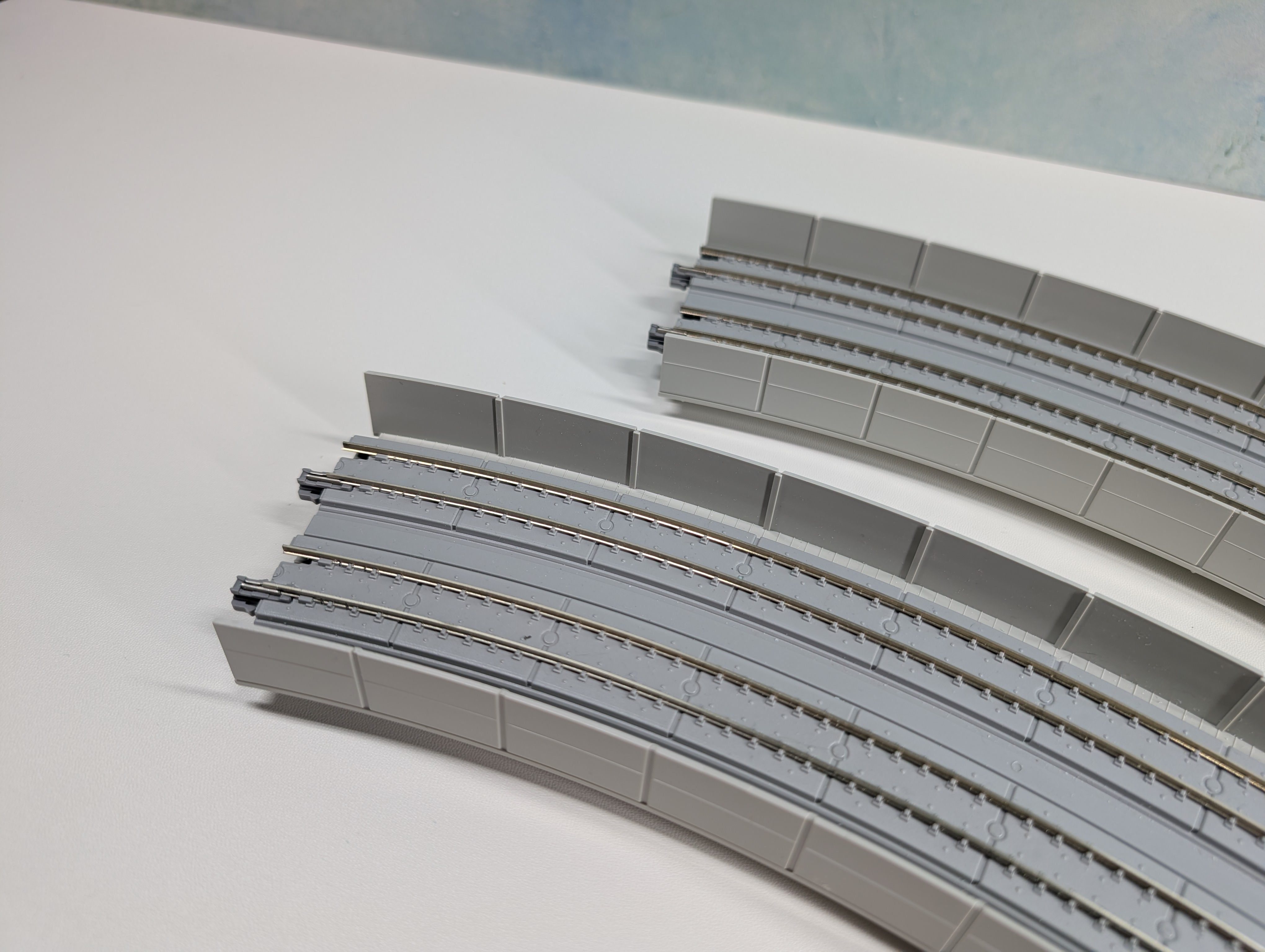 USED KATO 20-544 N Scale Concrete Tie Double Viaduct Track Superelevated Curve (414/381mm, 16 5/16"/15") 45R Unitrack, Code 80 (2 pcs)