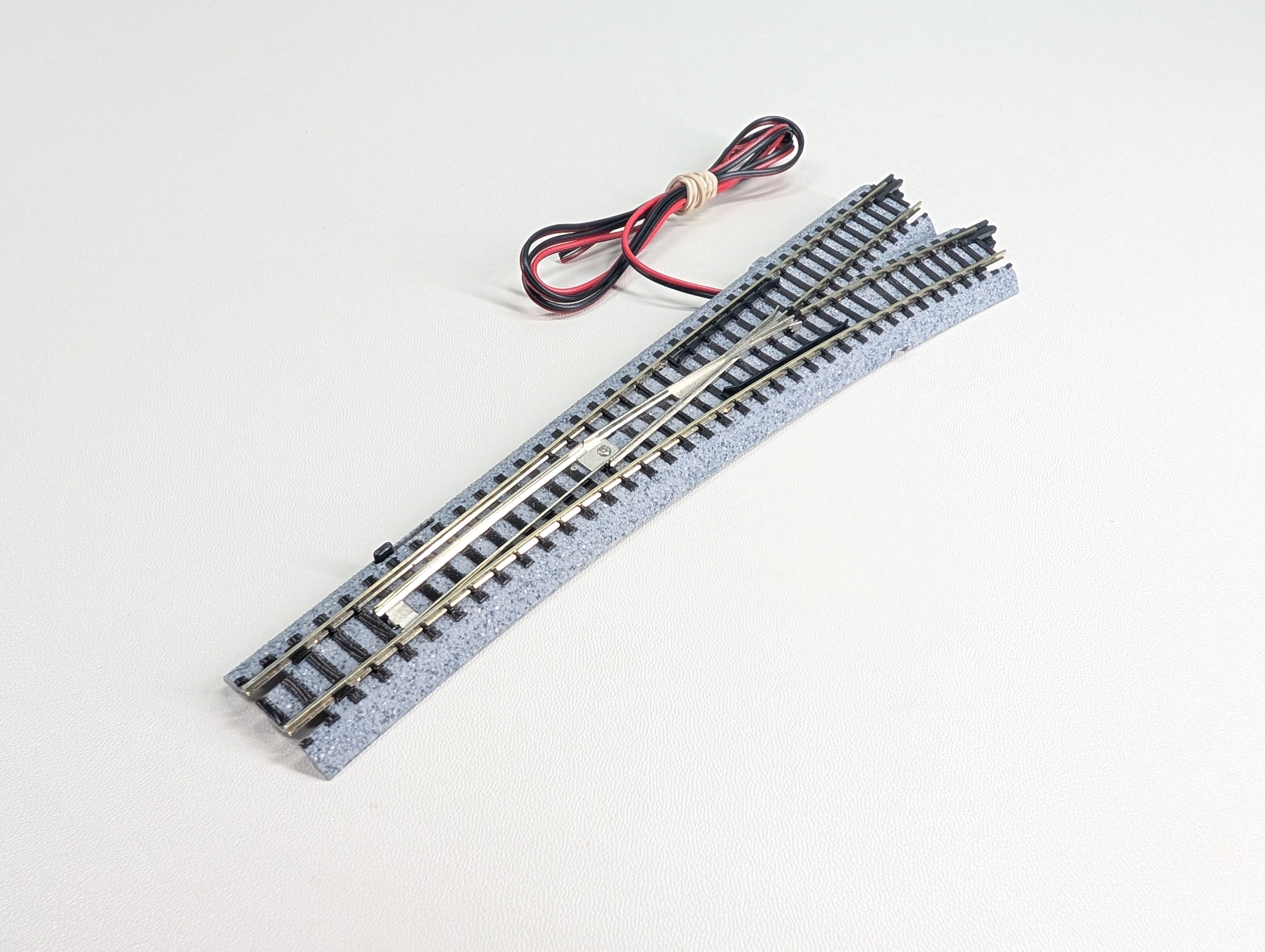 USED KATO 20-203 N Scale Electric Turnout #6 (28 1/4") 15R Right Hand Unitrack, Code 80