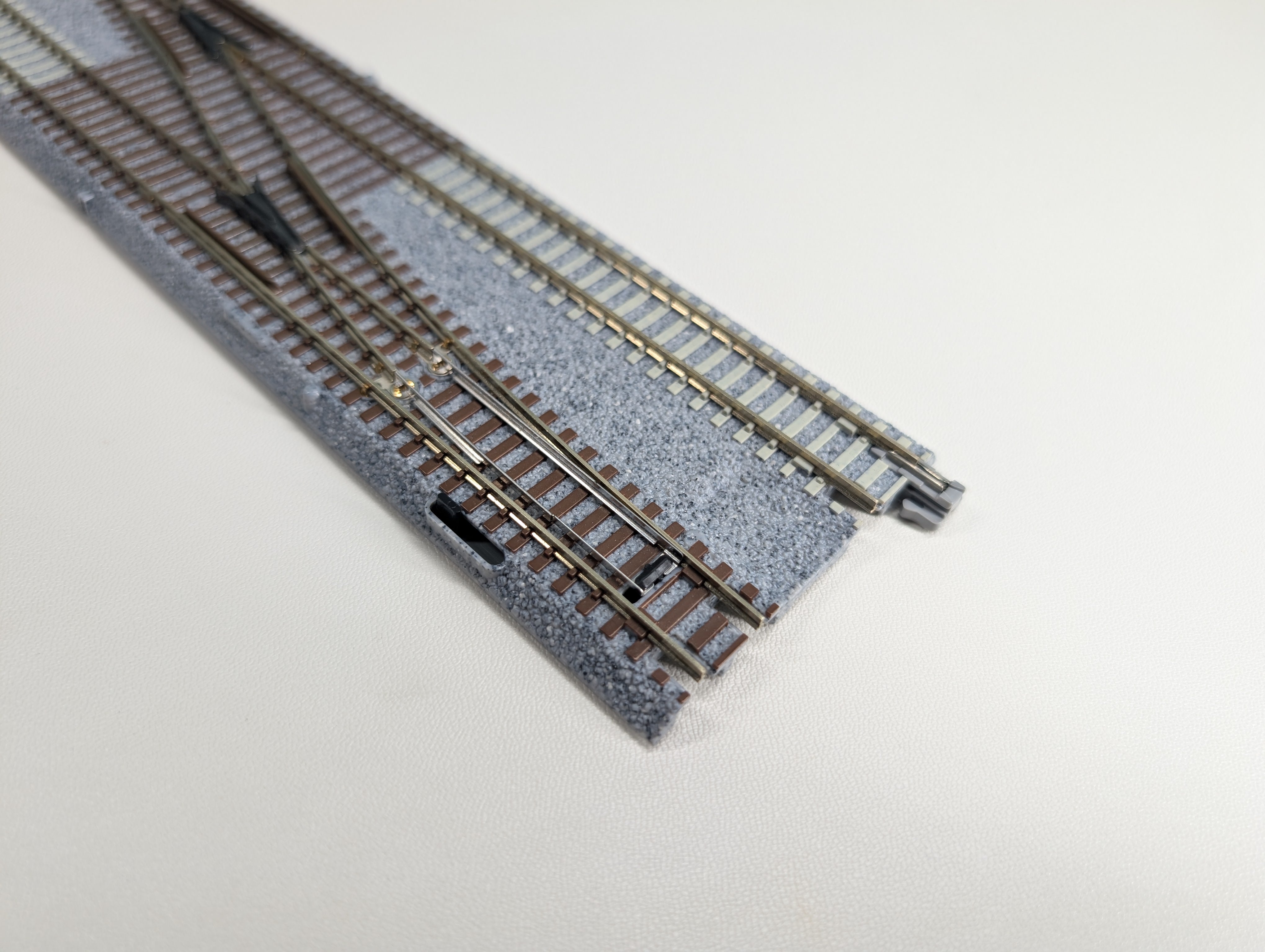 USED KATO 20-231 N Scale Concrete Tie Double Track #4 Single Crossover Turnout (248mm, 9 3/4") RH Unitrack, Code 80