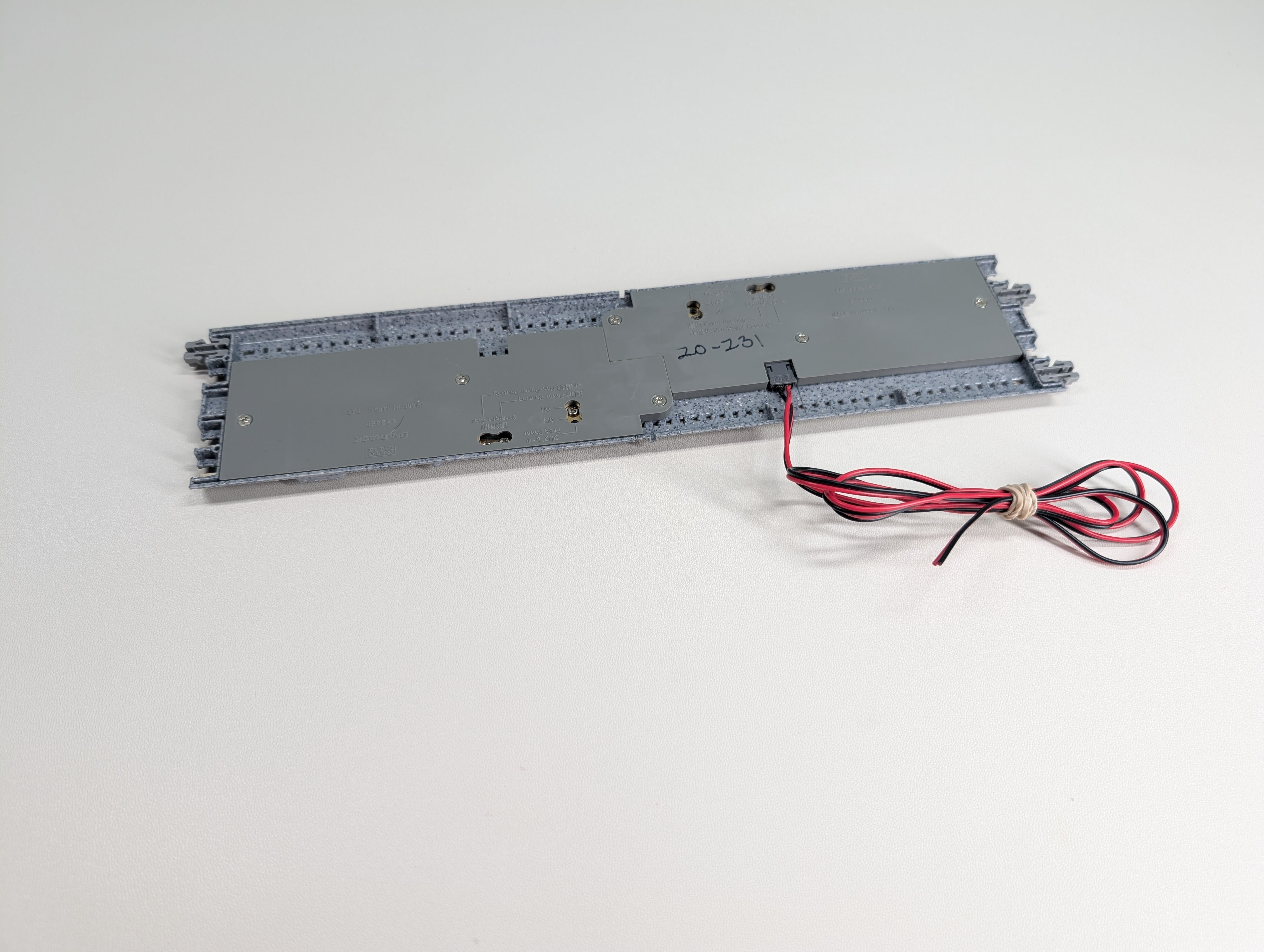 USED KATO 20-231 N Scale Concrete Tie Double Track #4 Single Crossover Turnout (248mm, 9 3/4") RH Unitrack, Code 80
