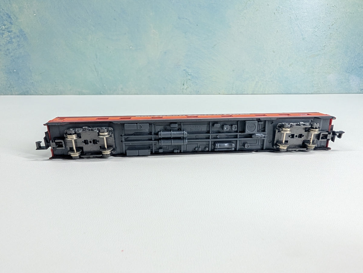 USED Con-Cor N Scale Passenger Car Southern Pacific Lines Daylight