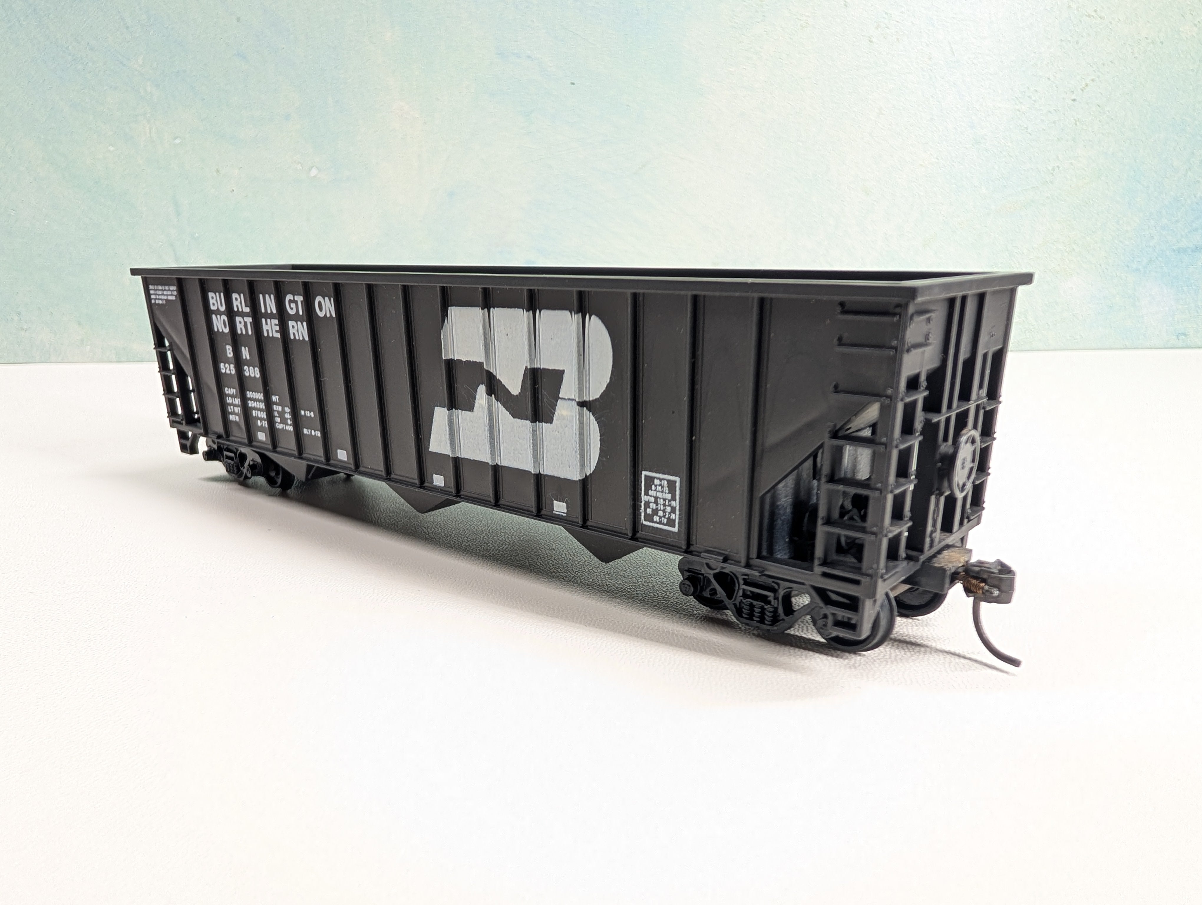 USED MCKEAN HO Scale 100 Ton 15-Panel Coal Hopper Burlington Northern BN #525388