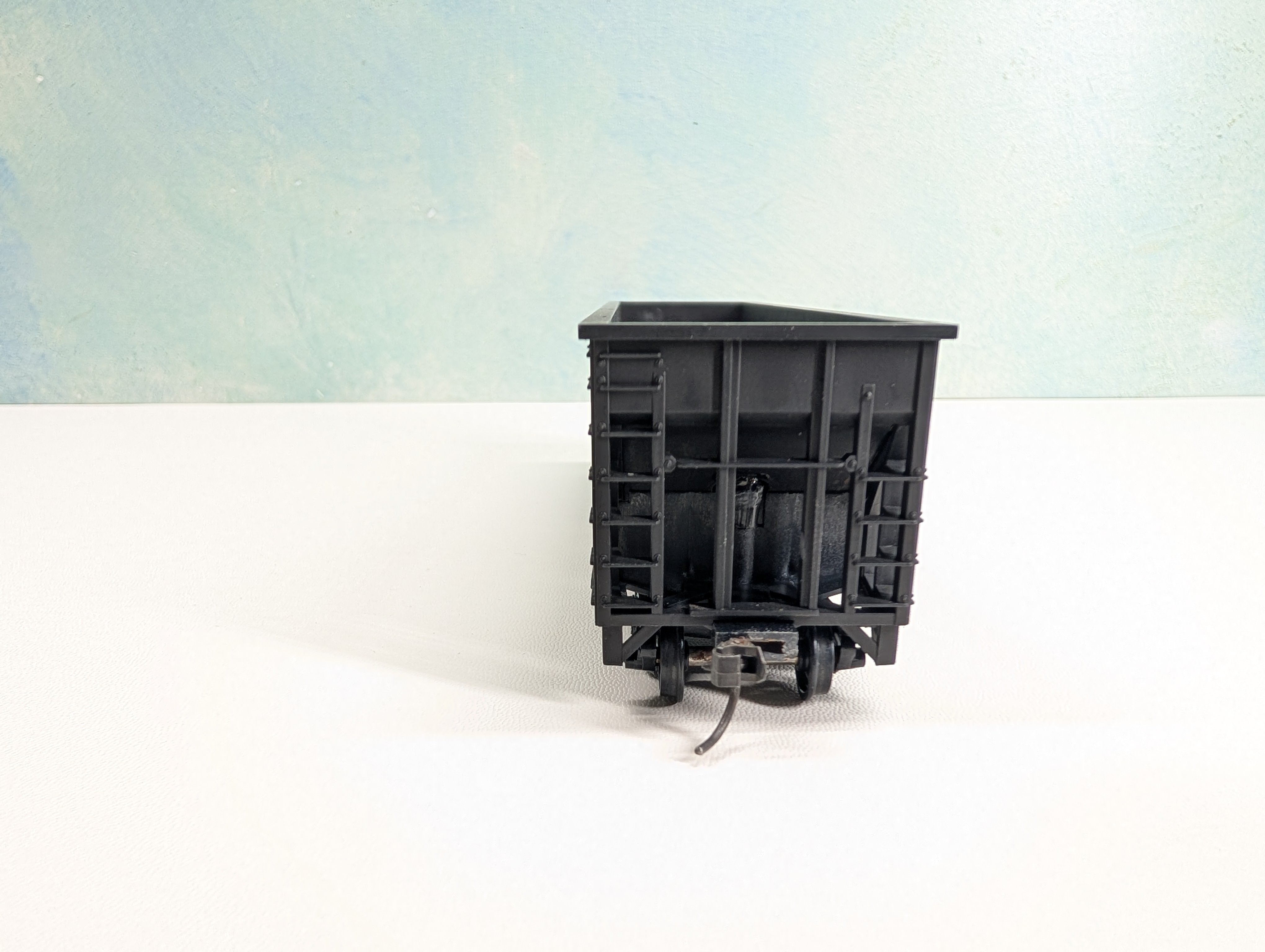 USED MCKEAN HO Scale 100 Ton 15-Panel Coal Hopper Burlington Northern BN #525388