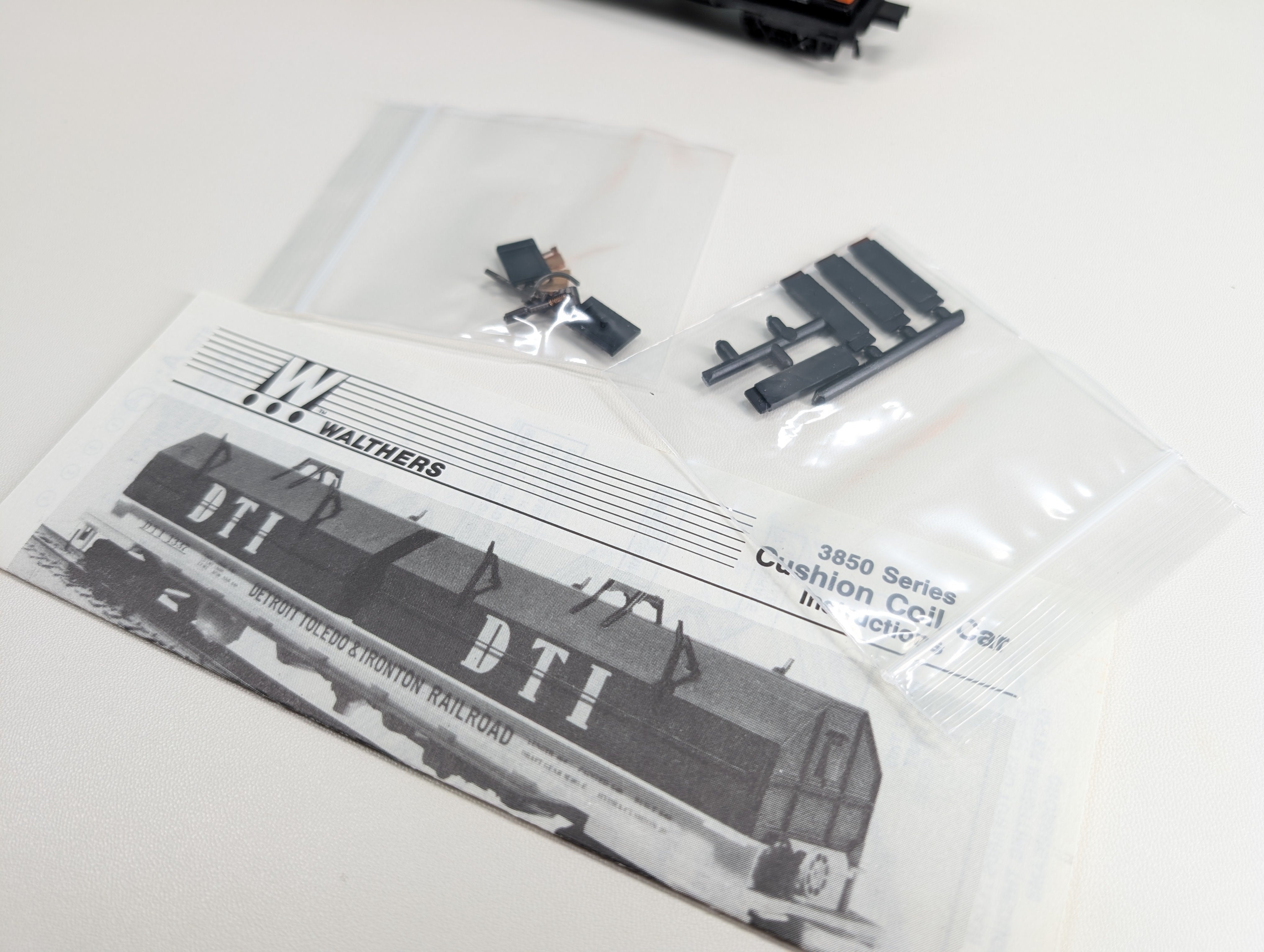 USED Walthers 932-3858 HO Scale Cushion Coil Car Elgin Joliet & Eastern EJ&E #7129