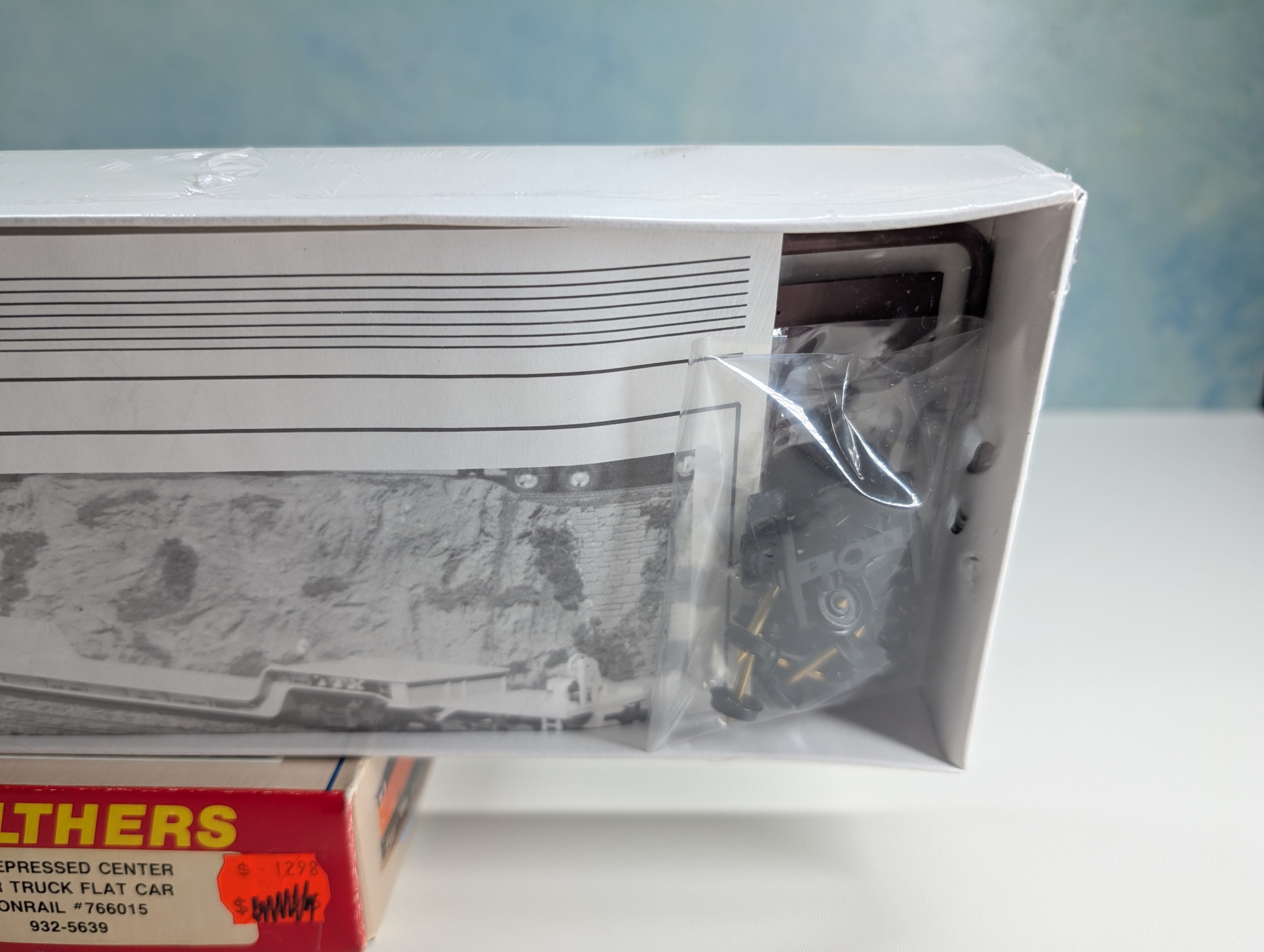 USED Walthers 932-5639 HO Scale 75' Depressed Center Four Truck Flat Car Conrail #766015 Sealed KIT