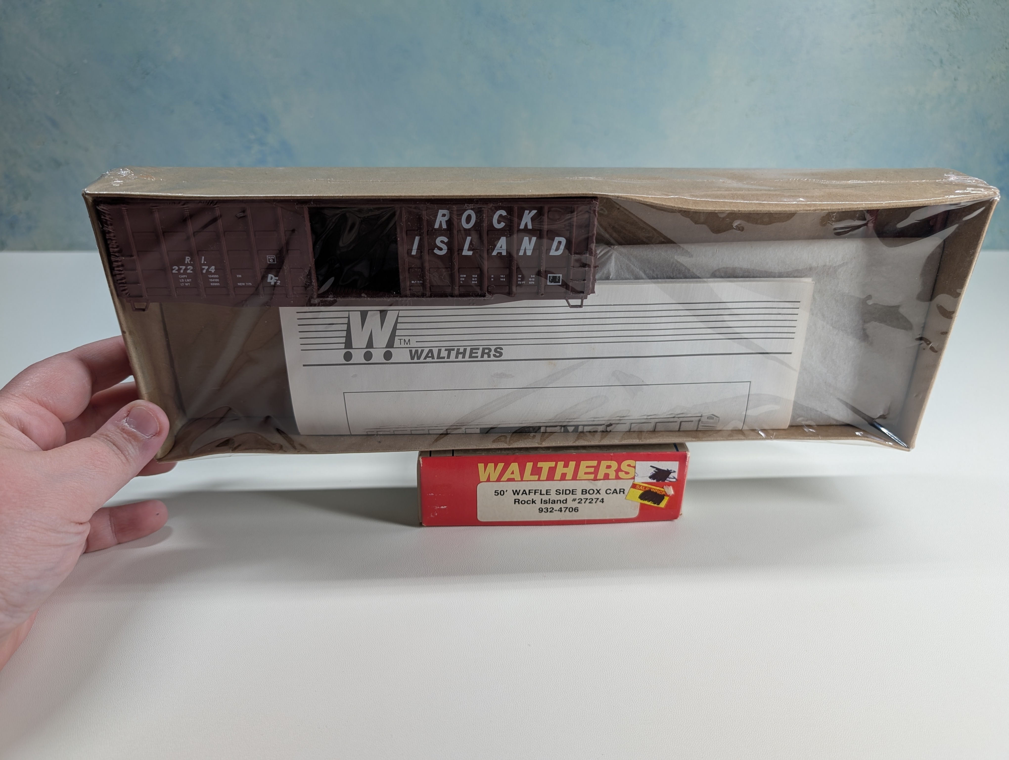 USED Walthers 932-4706 HO Scale 50' Waffle Side Box Car Rock Island RI #27274 Sealed KIT