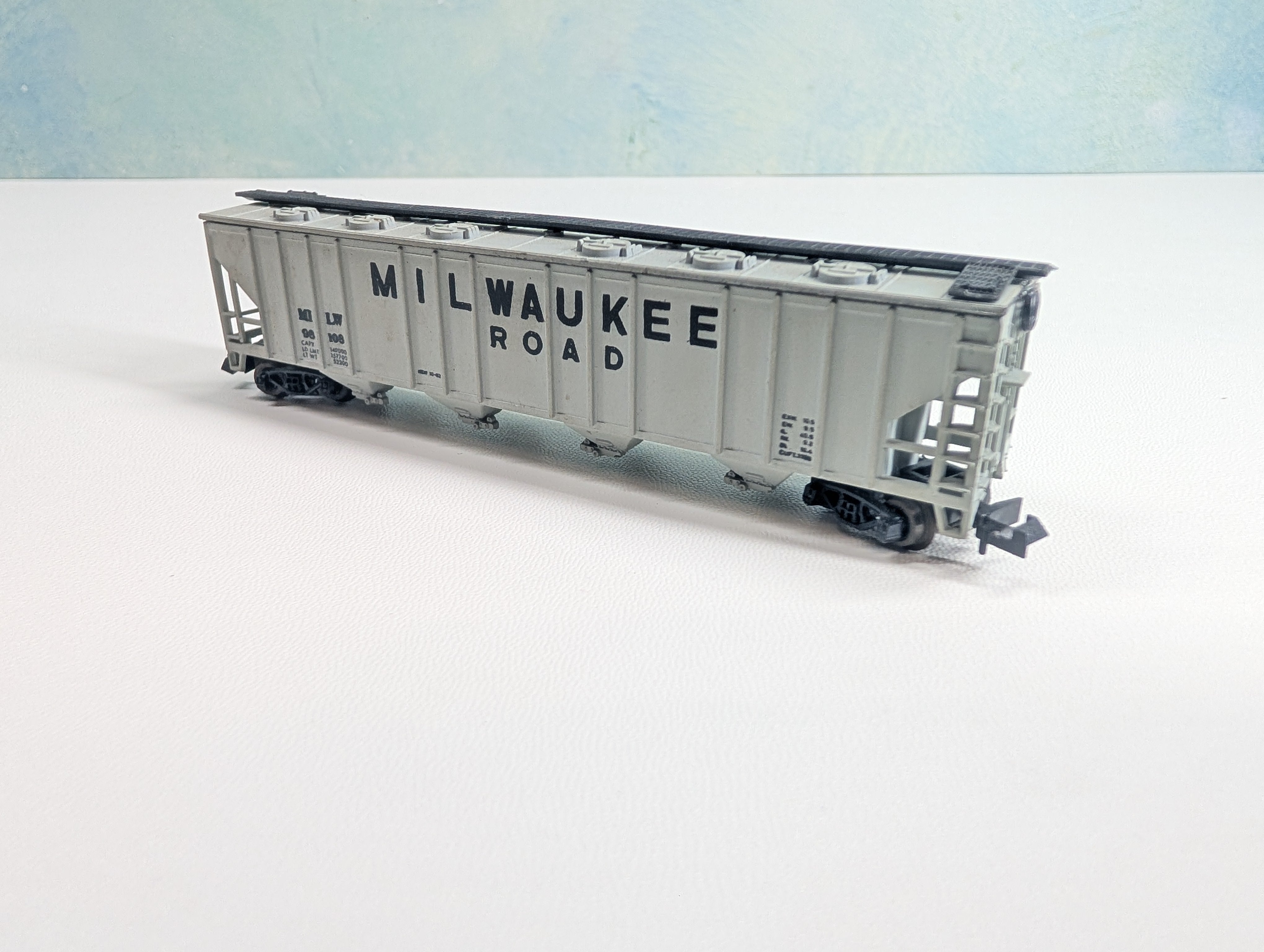 USED AHM N Scale Covered Hopper Milwaukee Road MILW #96108