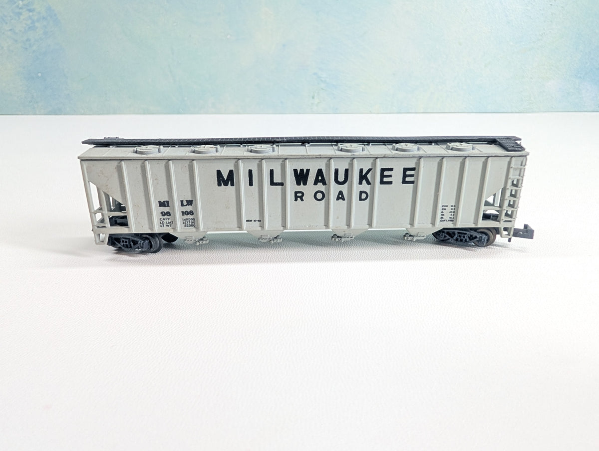 USED AHM N Scale Covered Hopper Milwaukee Road MILW #96108