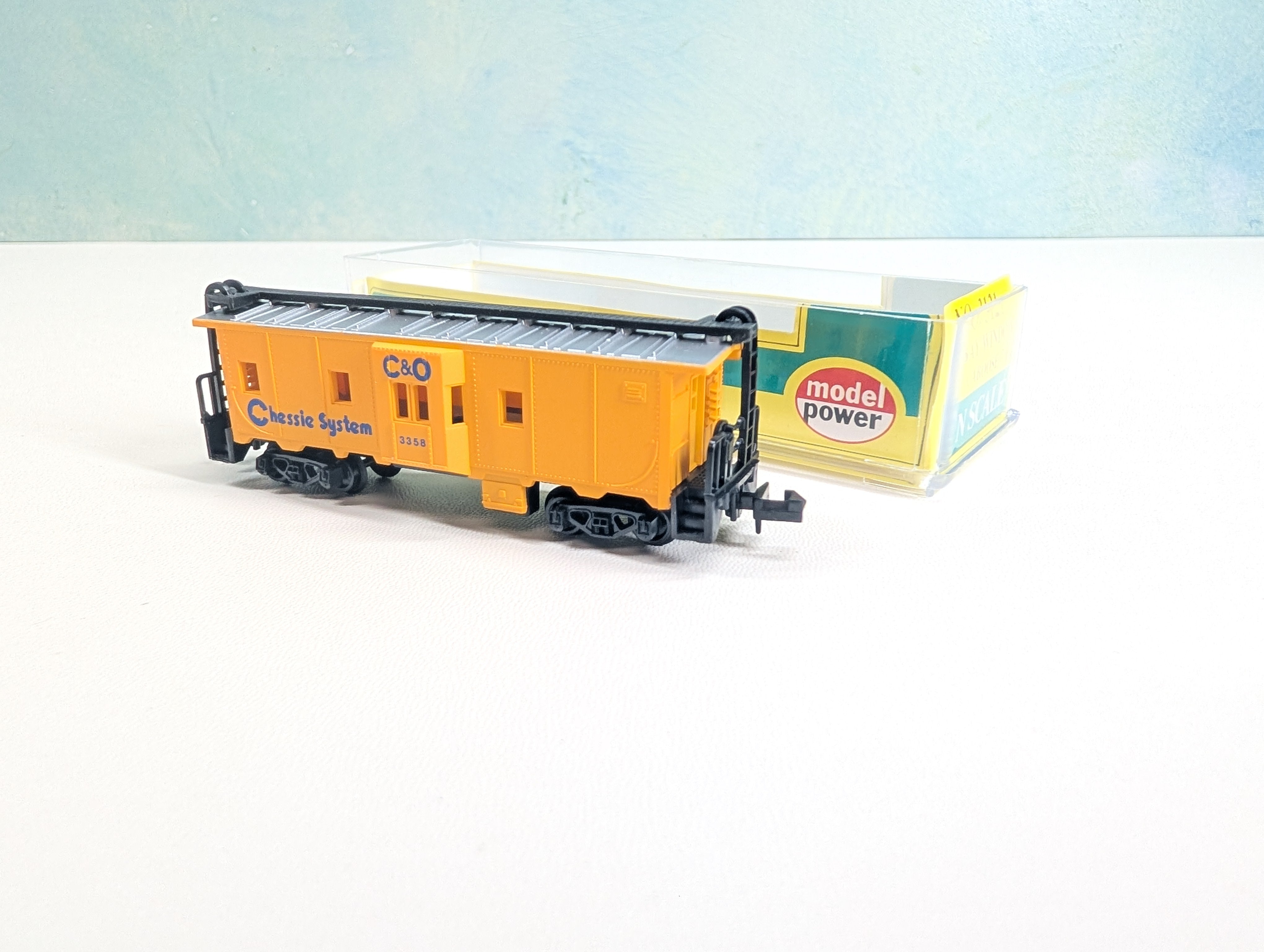 USED Model Power 3121 N Scale Bay Window Caboose Chessie System C&O #3358