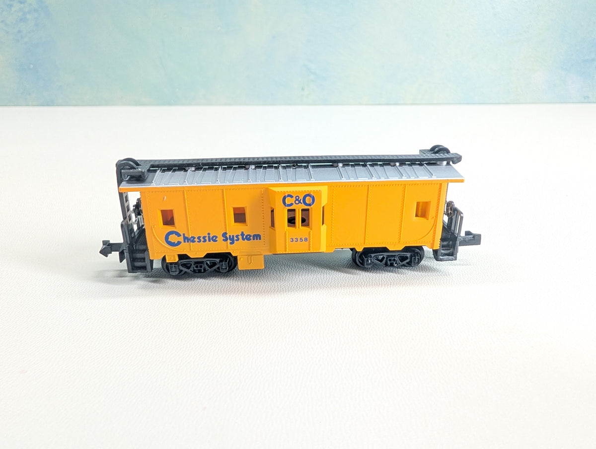 USED Model Power 3121 N Scale Bay Window Caboose Chessie System C&O #3358
