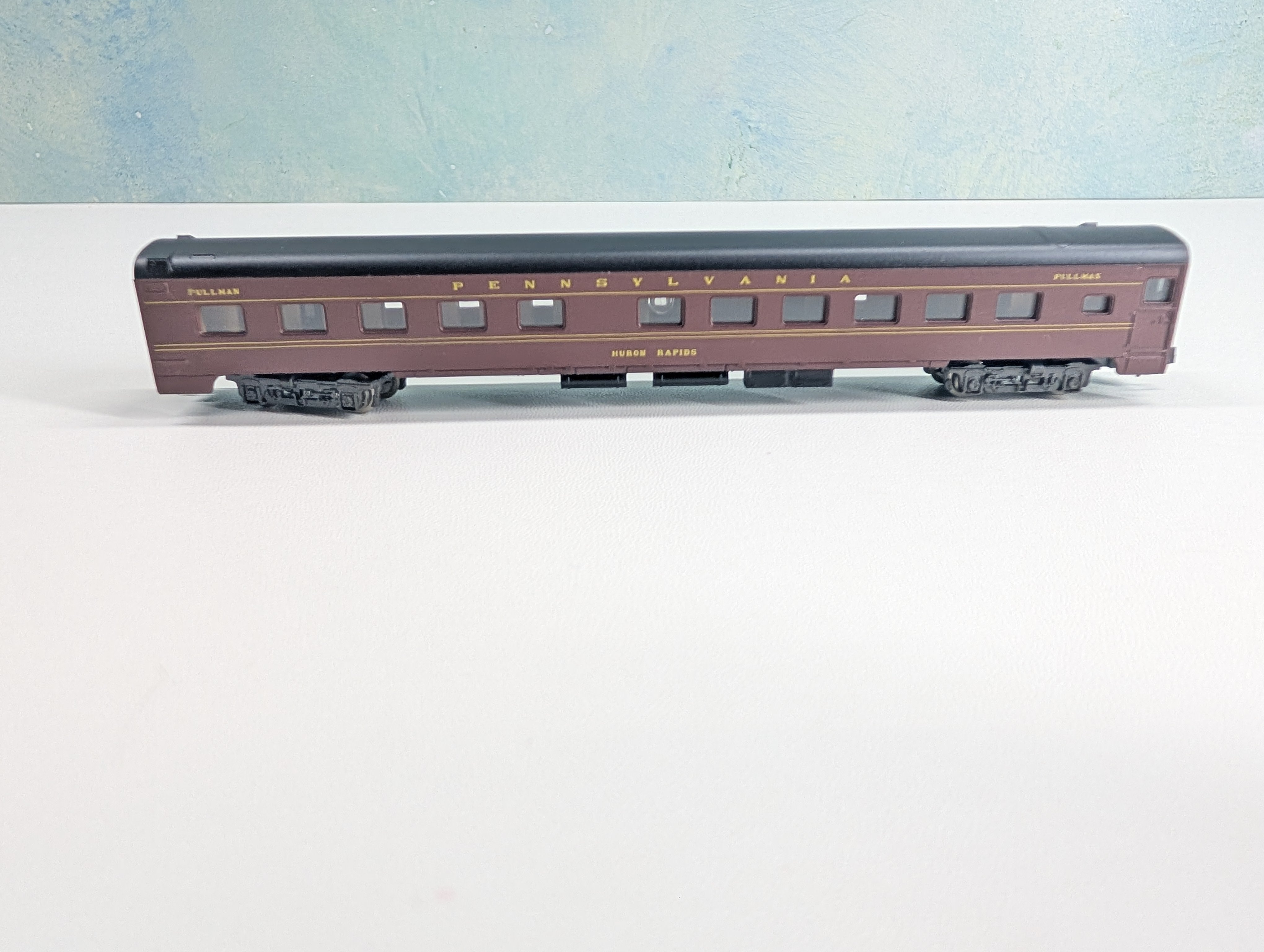 USED Atlas N Scale Roomette Passenger Car Pennsylvania Pullman Huron Rapids