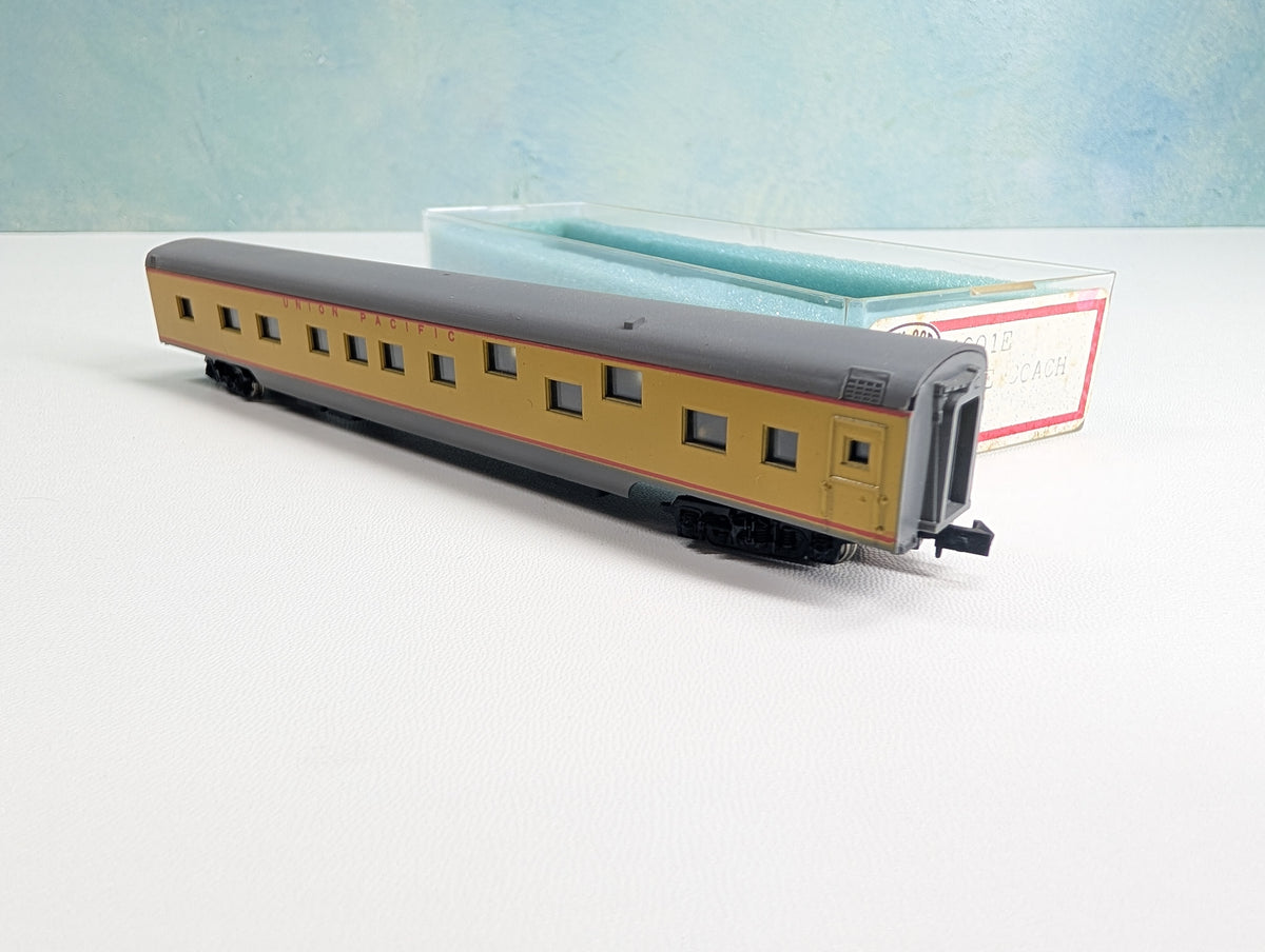 USED Con-Cor N Scale Smoothside Coach Passenger Car Union Pacific