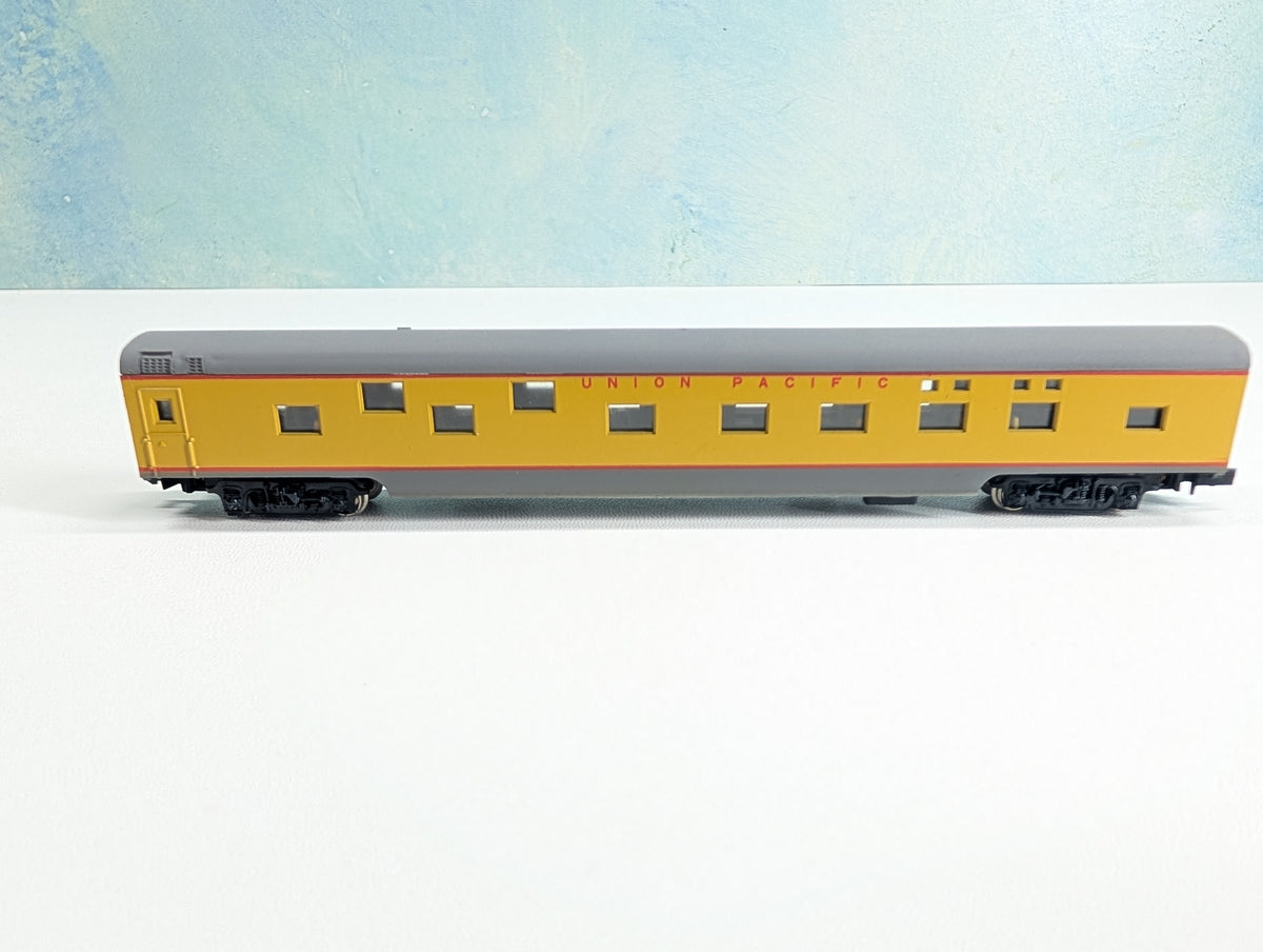 USED Con-Cor N Scale Smoothside Coach Passenger Car Union Pacific