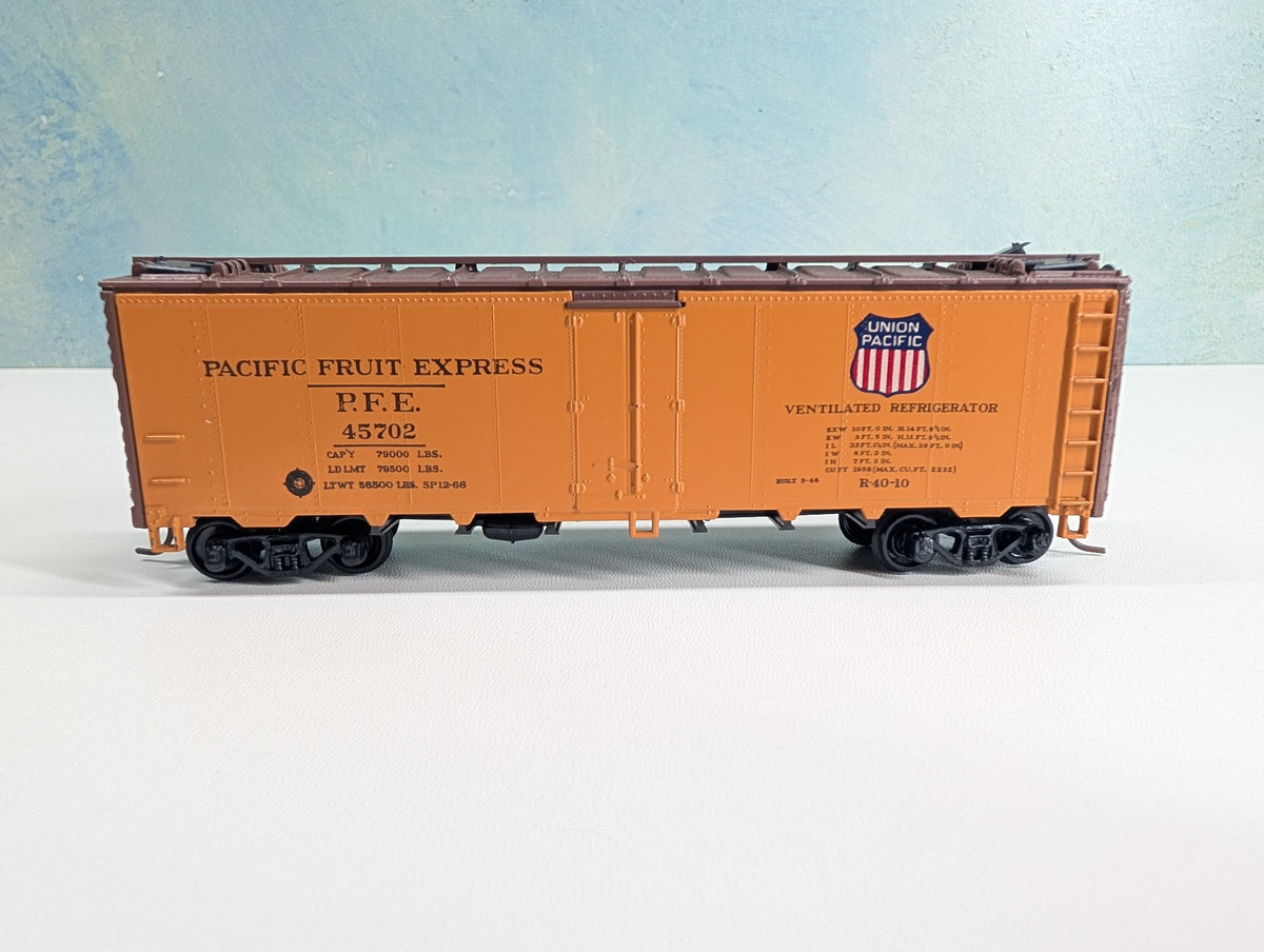 USED Athearn HO Scale 40' Reefer Box Car Pacific Fruit Express PFE #45702