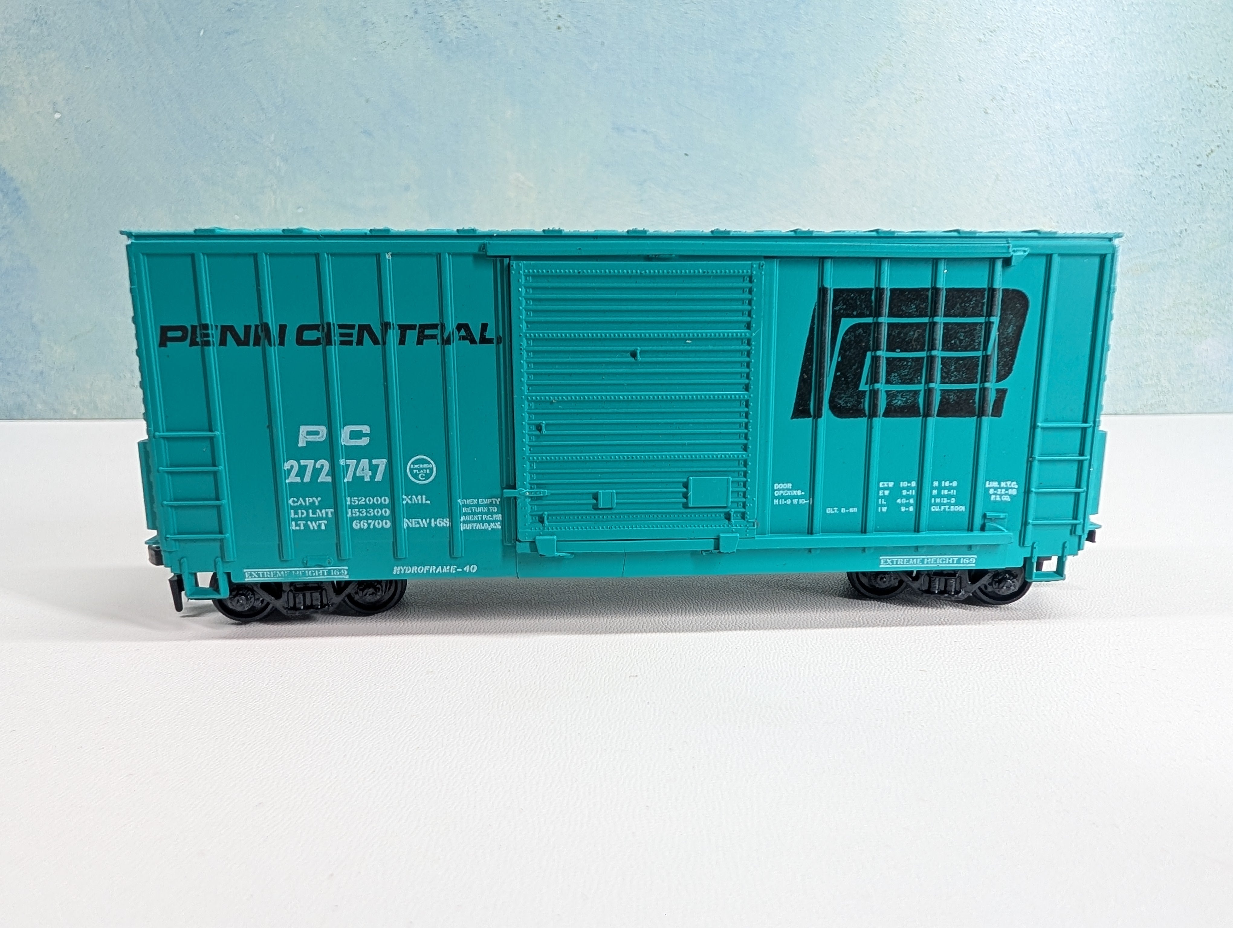 USED Athearn HO Scale 40' Hi-Cube Box Car Penn Central PC #272747