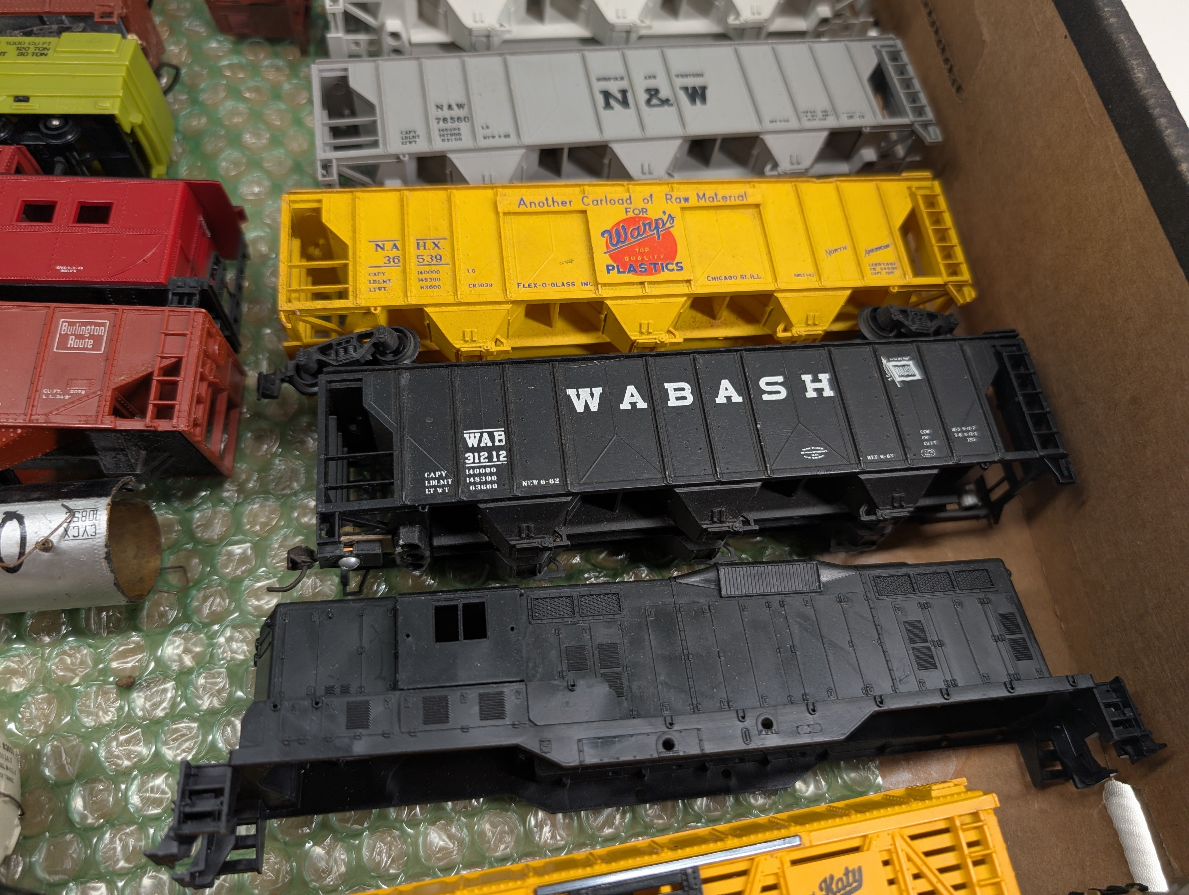 USED HO Scale Parts/Repairs Lot of Box Cars, Hoppers, and more