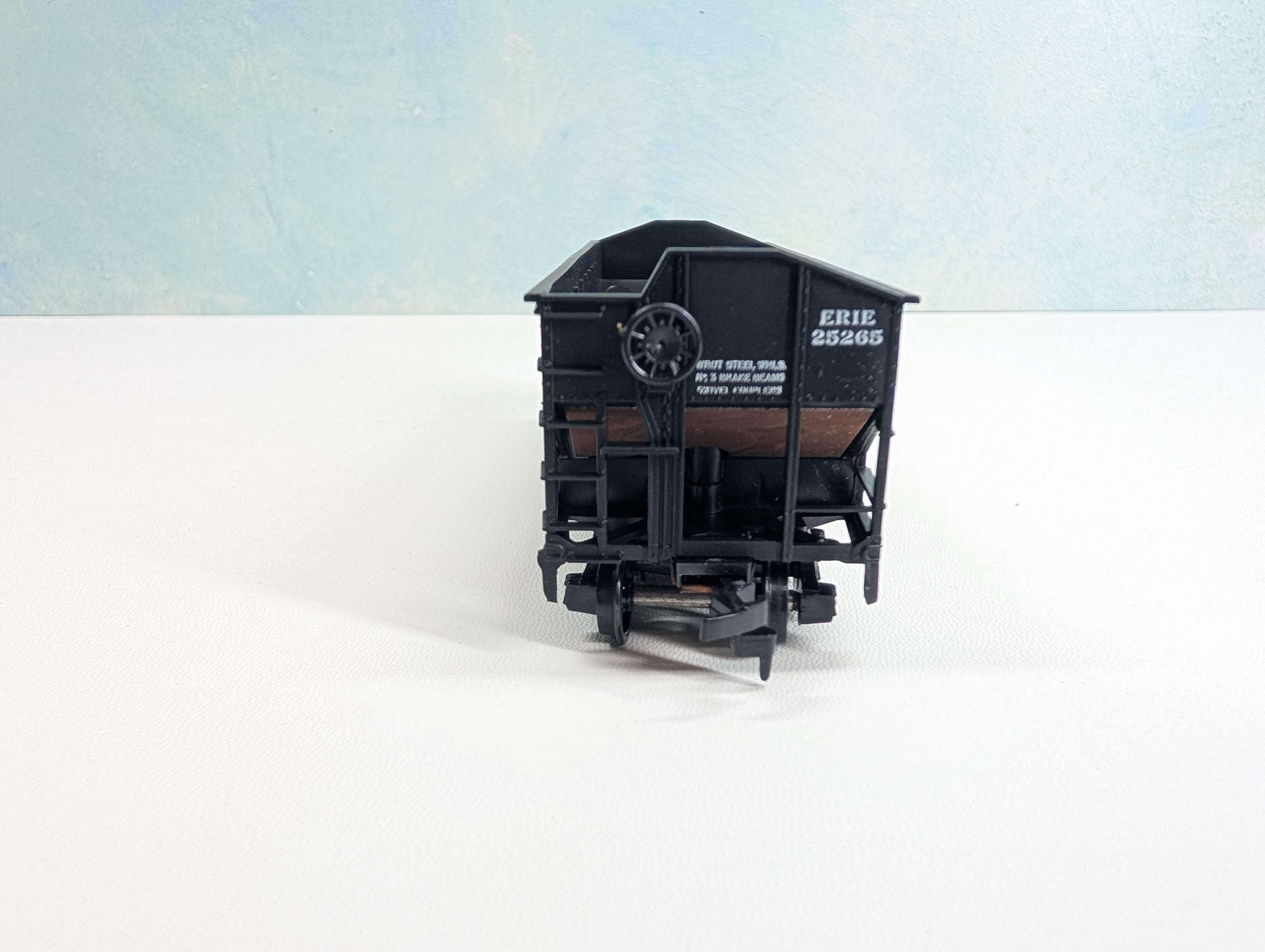 USED Athearn HO Scale 34' Offset-Side Hopper Erie #25265
