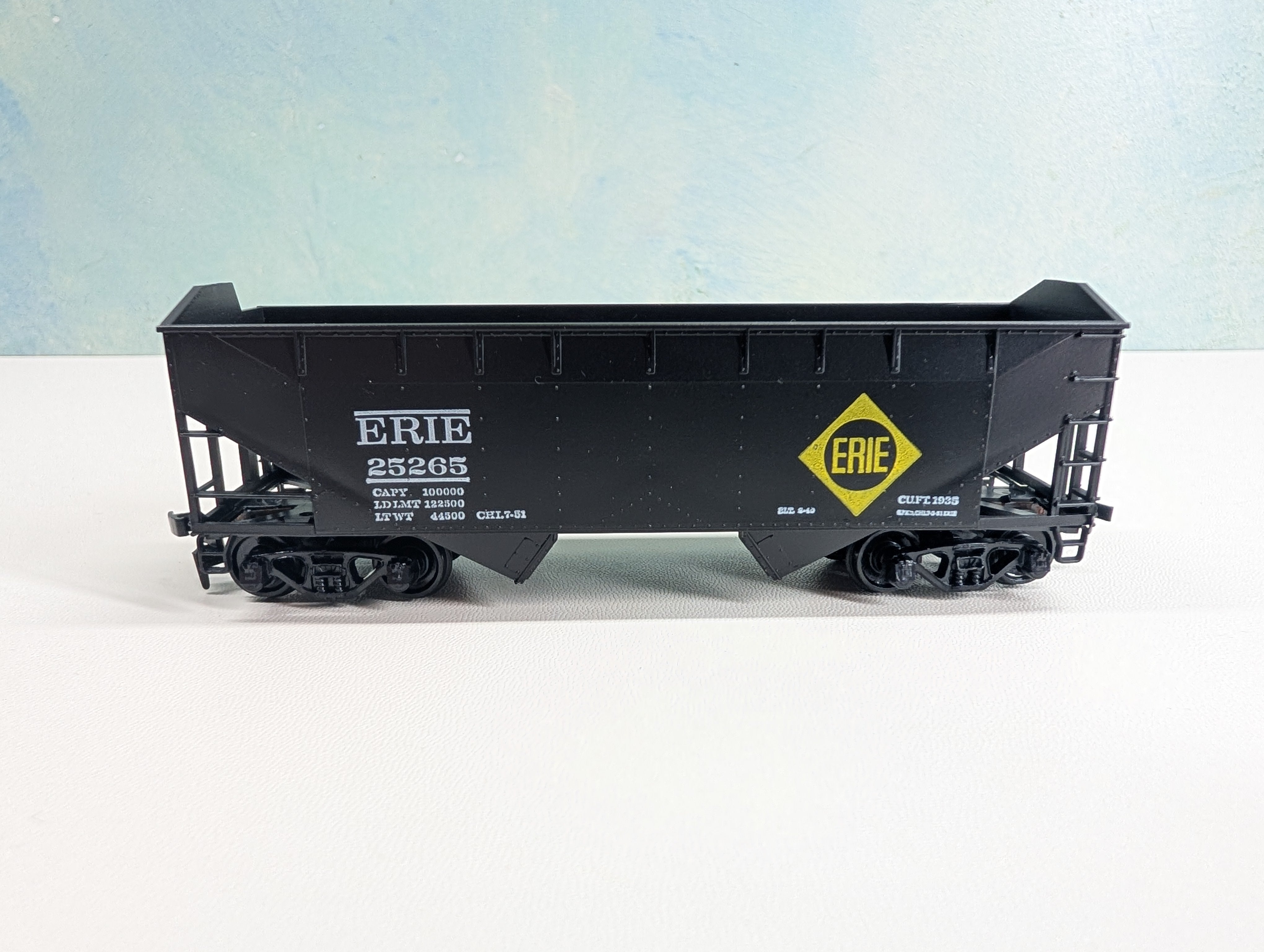 USED Athearn HO Scale 34' Offset-Side Hopper Erie #25265