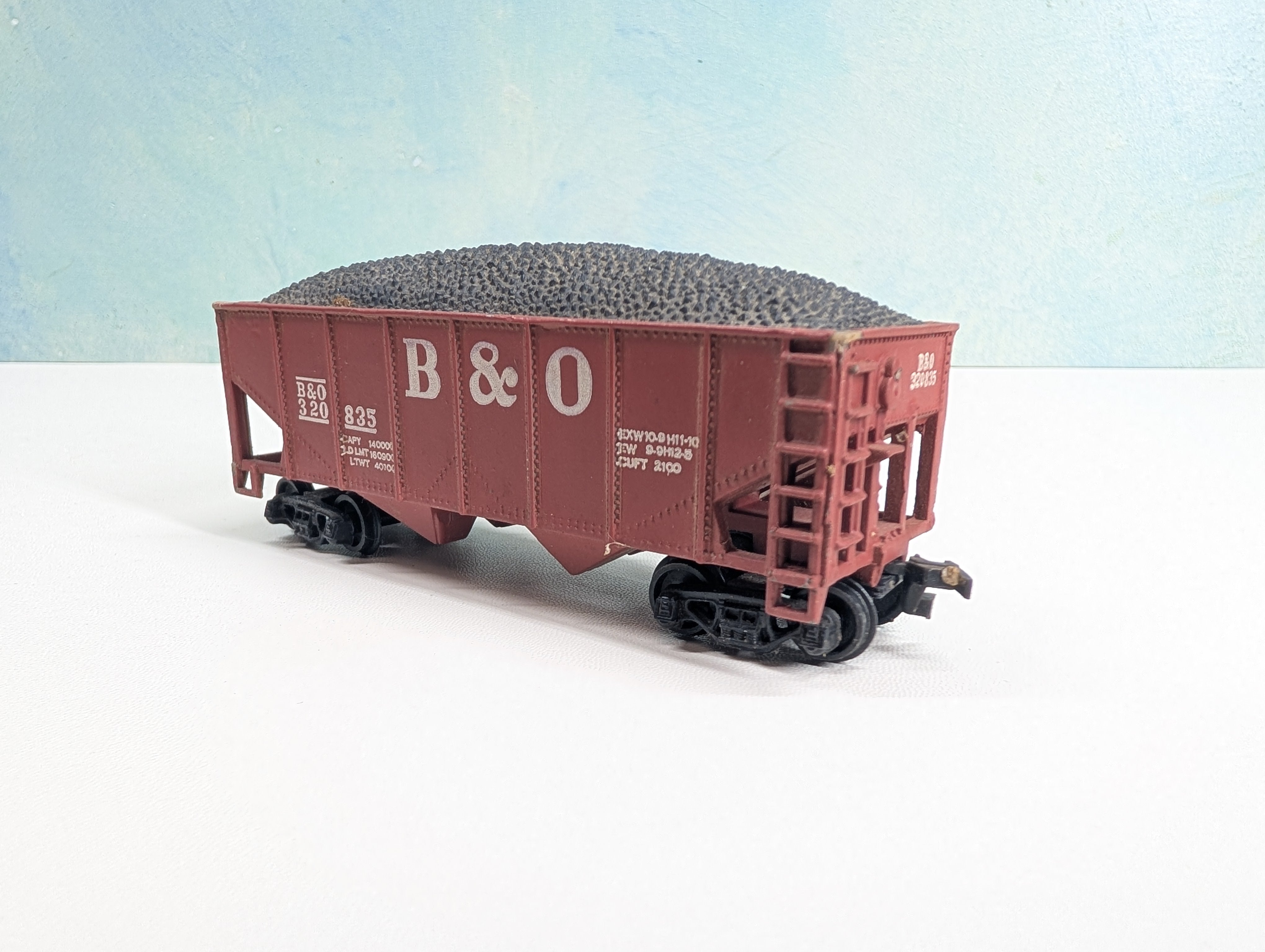 USED HO Scale 2 Bay Hopper with Coal Baltimore and Ohio B&O #320835