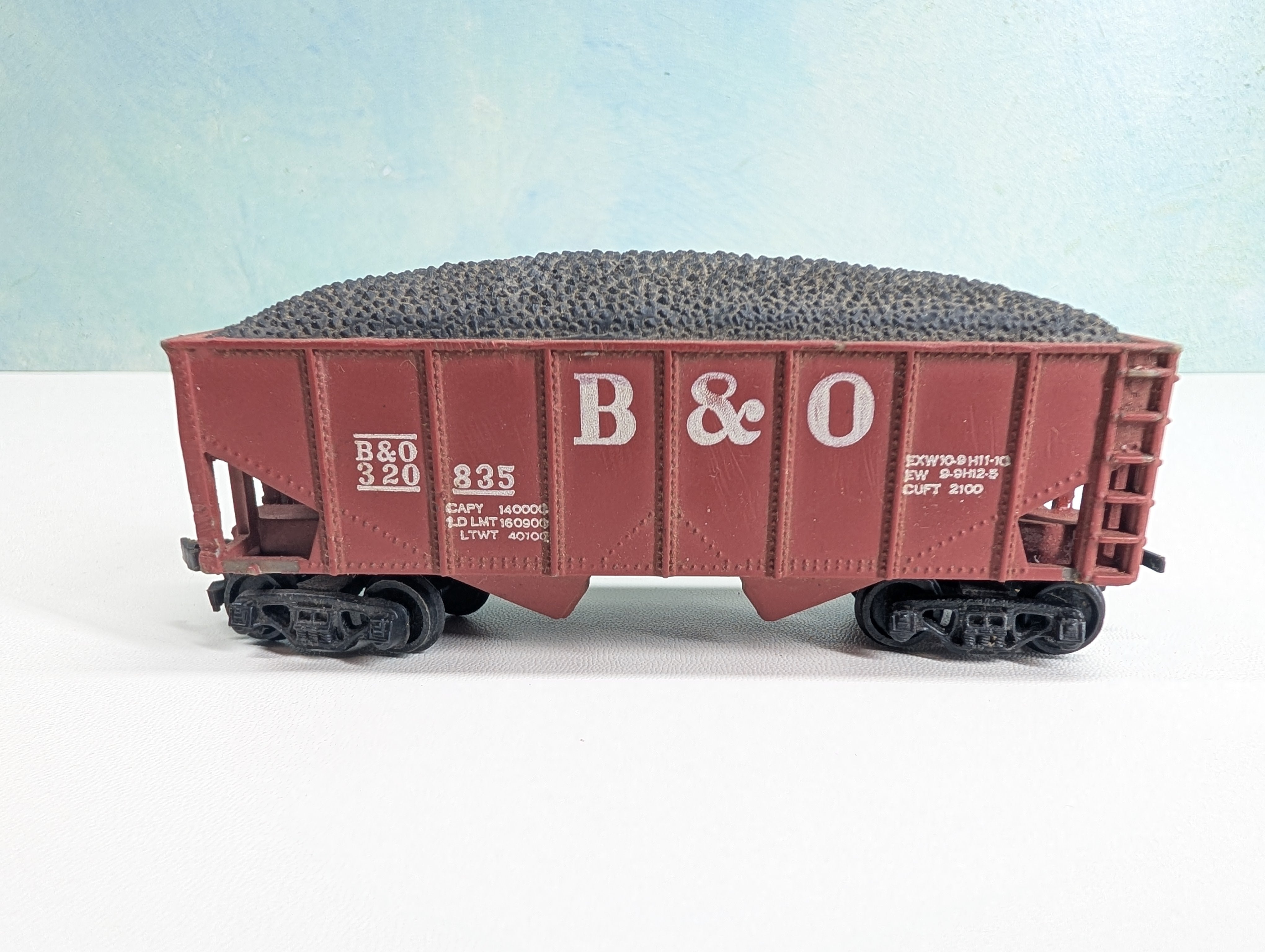 USED HO Scale 2 Bay Hopper with Coal Baltimore and Ohio B&O #320835