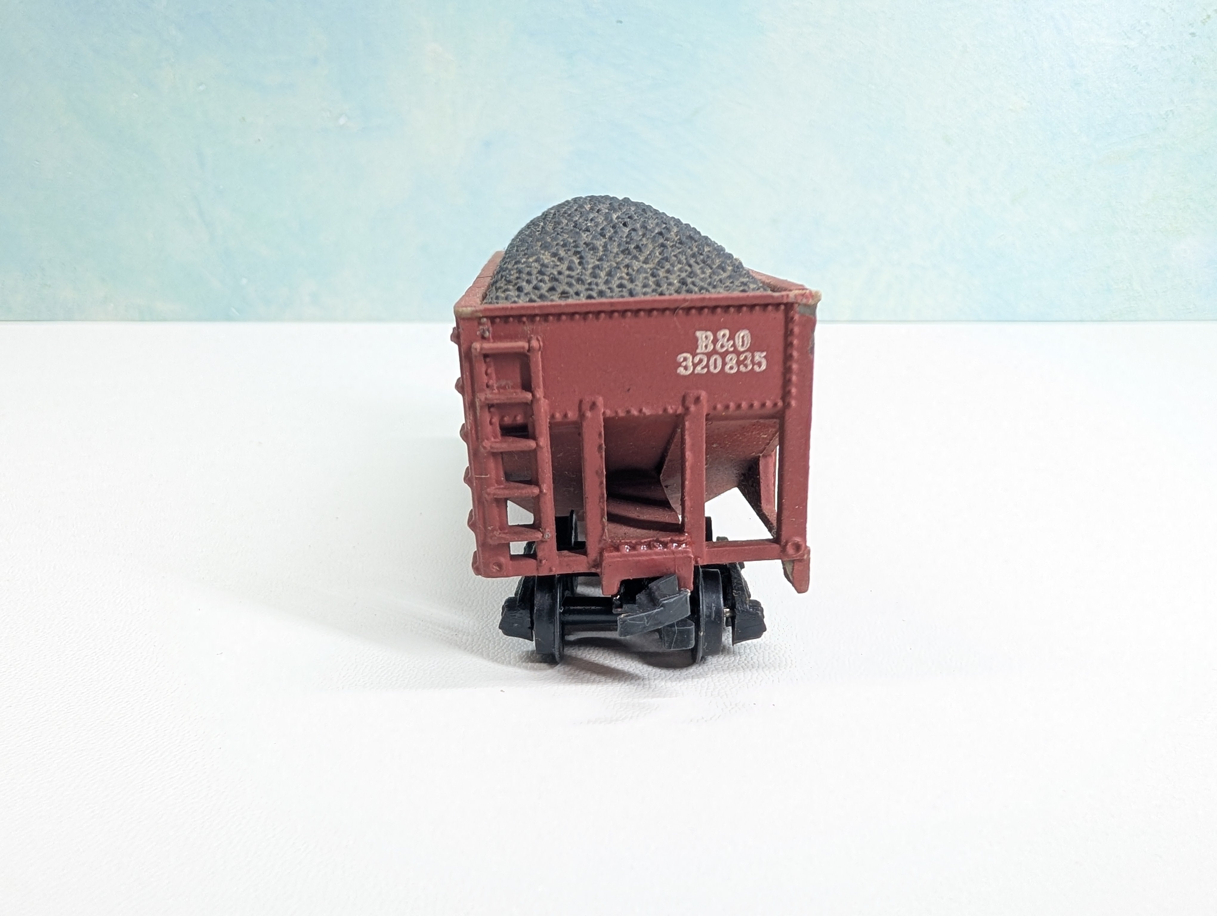 USED HO Scale 2 Bay Hopper with Coal Baltimore and Ohio B&O #320835