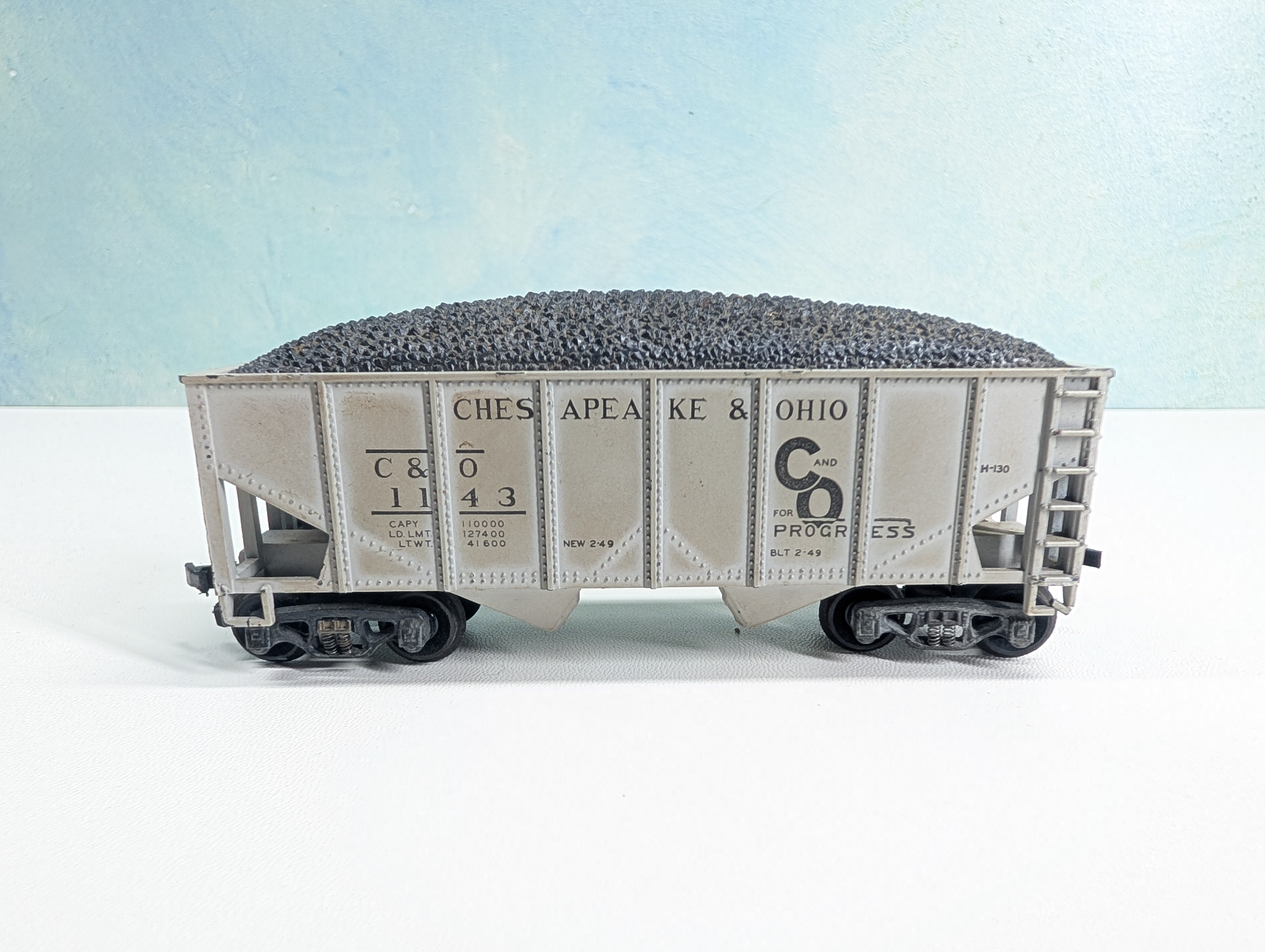 USED HO Scale 2 Bay Hopper with Coal Chesapeake and Ohio C&O #1143