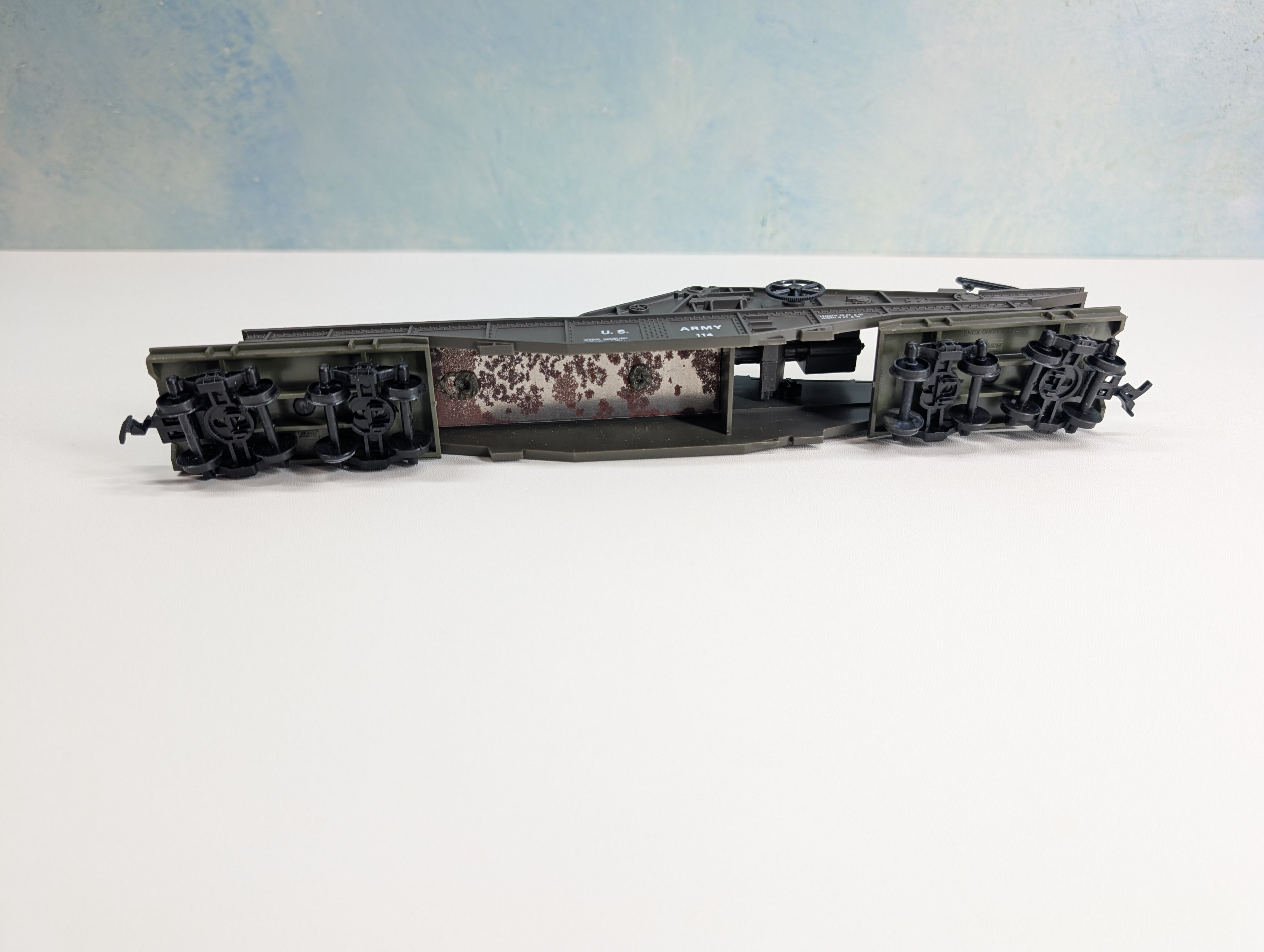 USED AHM 11114 HO Scale Big Thunder Railway Gun Car & Figures US Army 114