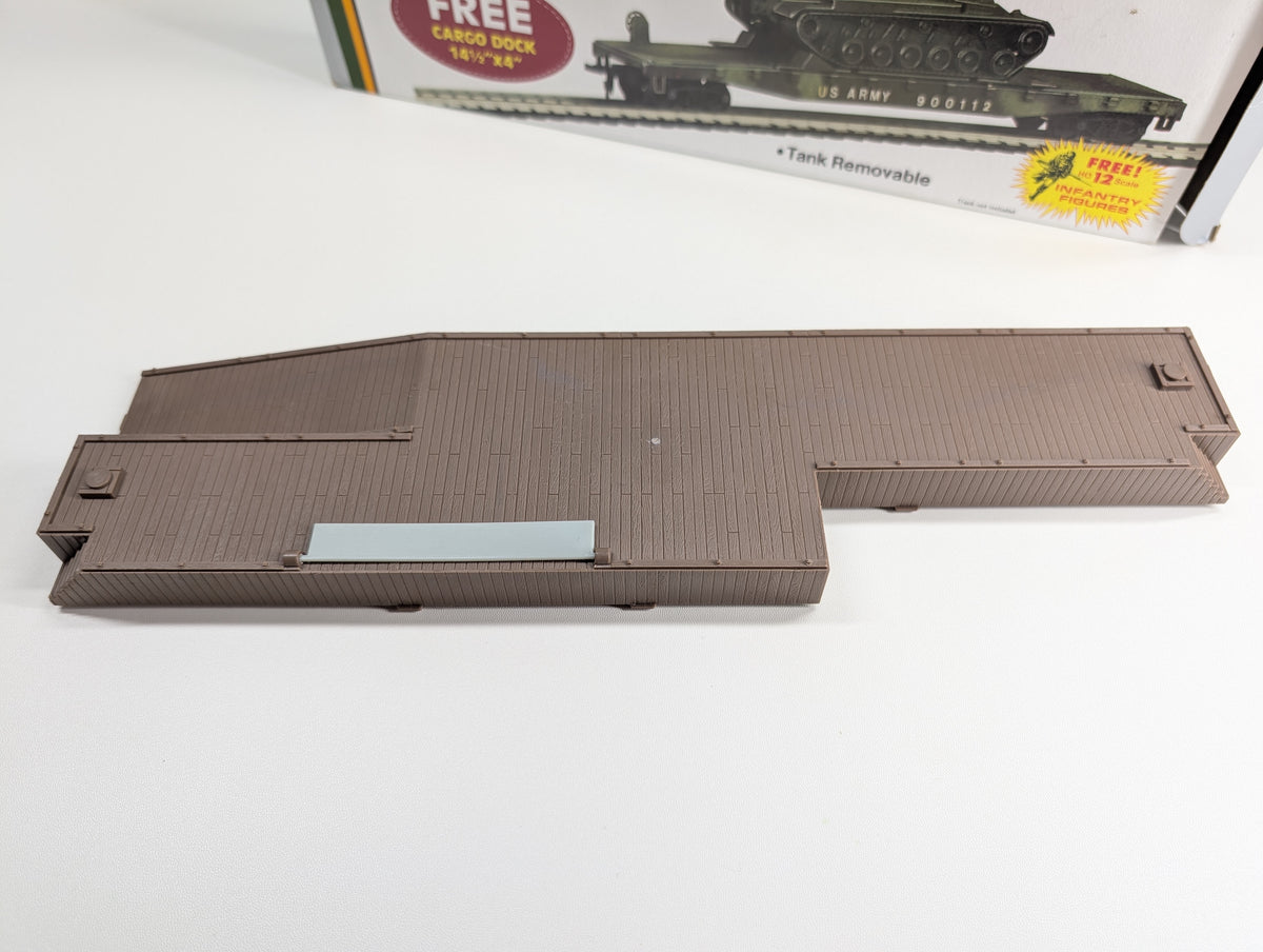 USED AHM 11112 HO Scale M-47 Tank w/ 51' Flat Car w/ Dock & Figures US Army 900112