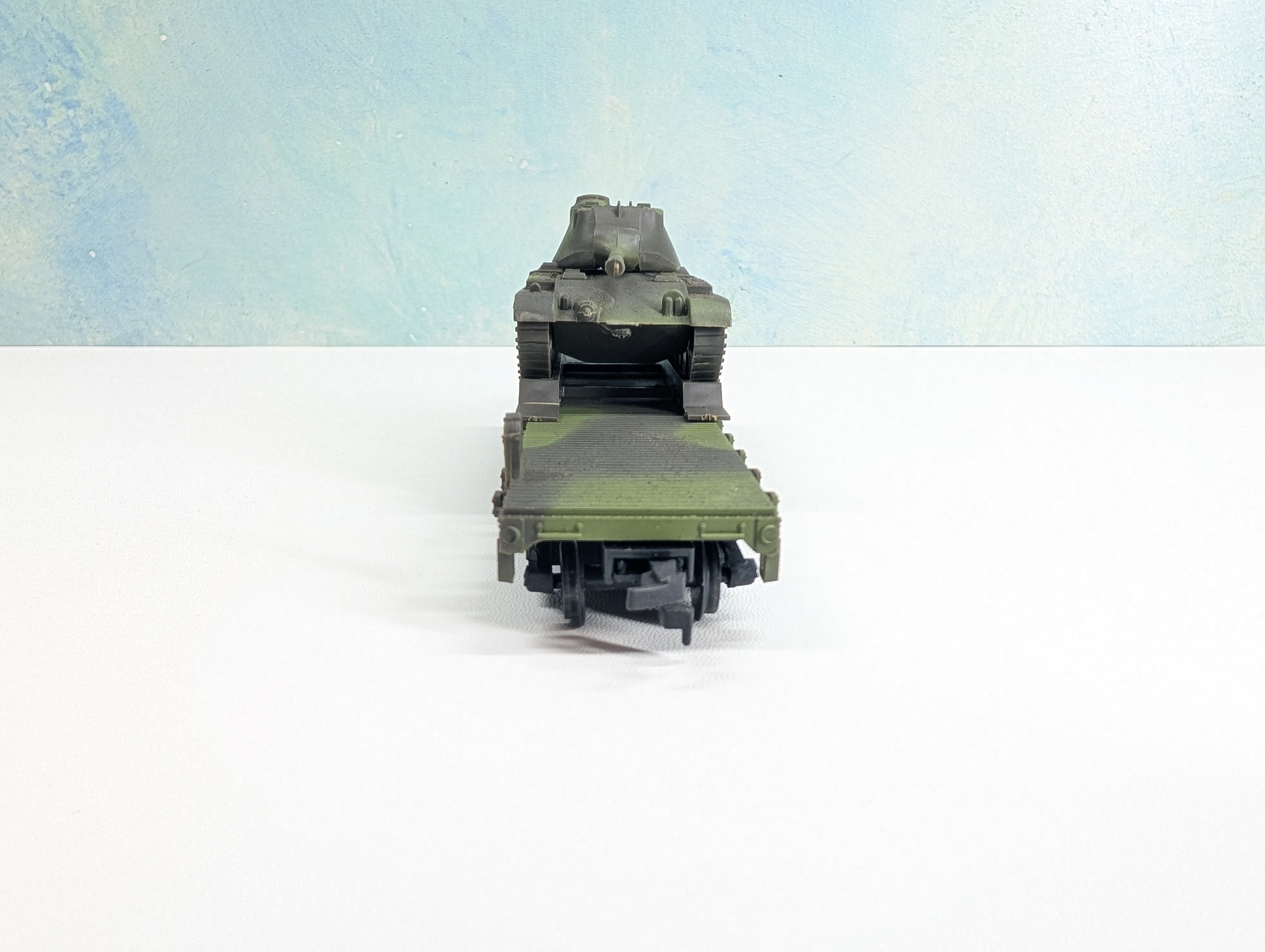 USED AHM 11112 HO Scale M-47 Tank w/ 51' Flat Car w/ Dock & Figures US Army 900112
