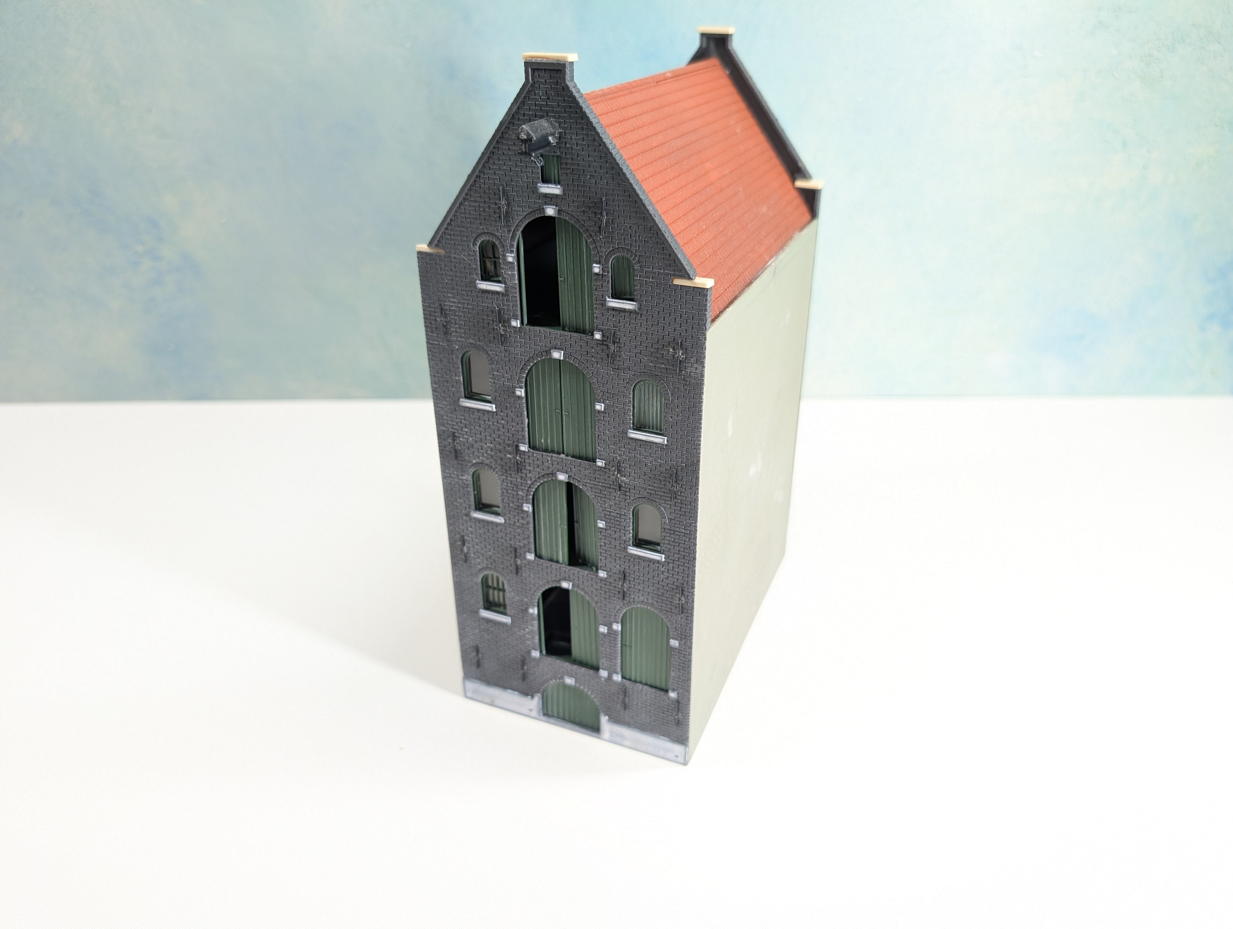 USED Pola HO Scale Lubeck Warehouse