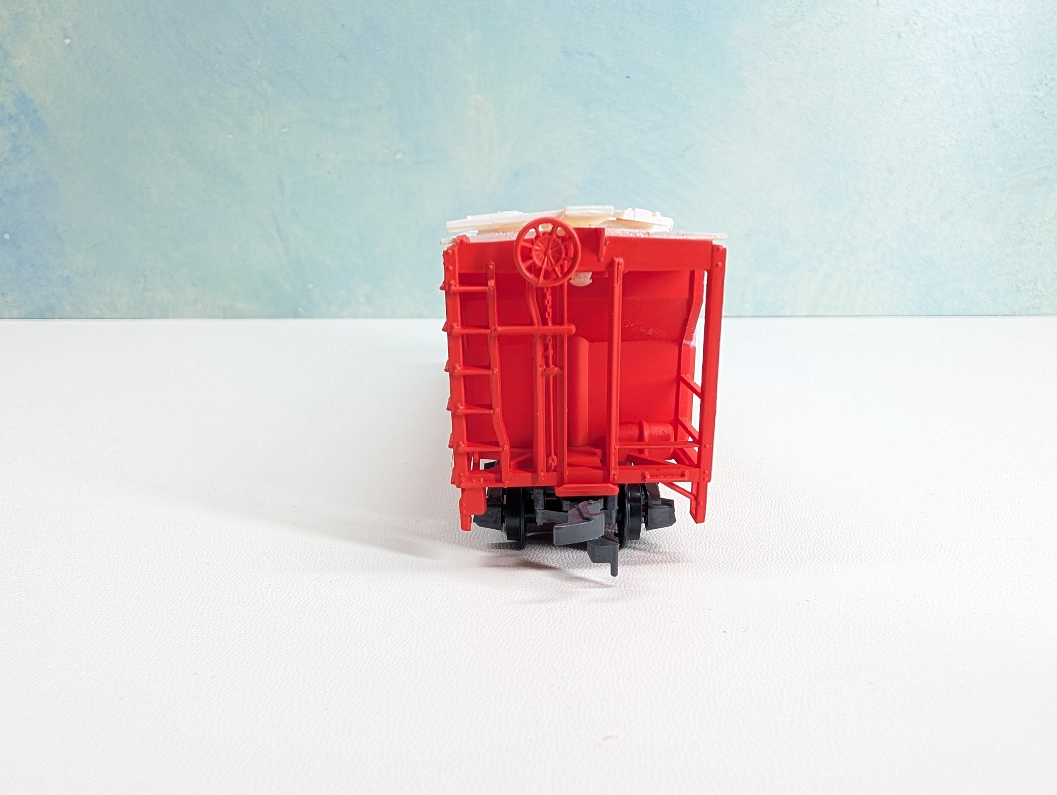 USED HO Scale Covered Hopper Bakelite Plastics UCPX #30021