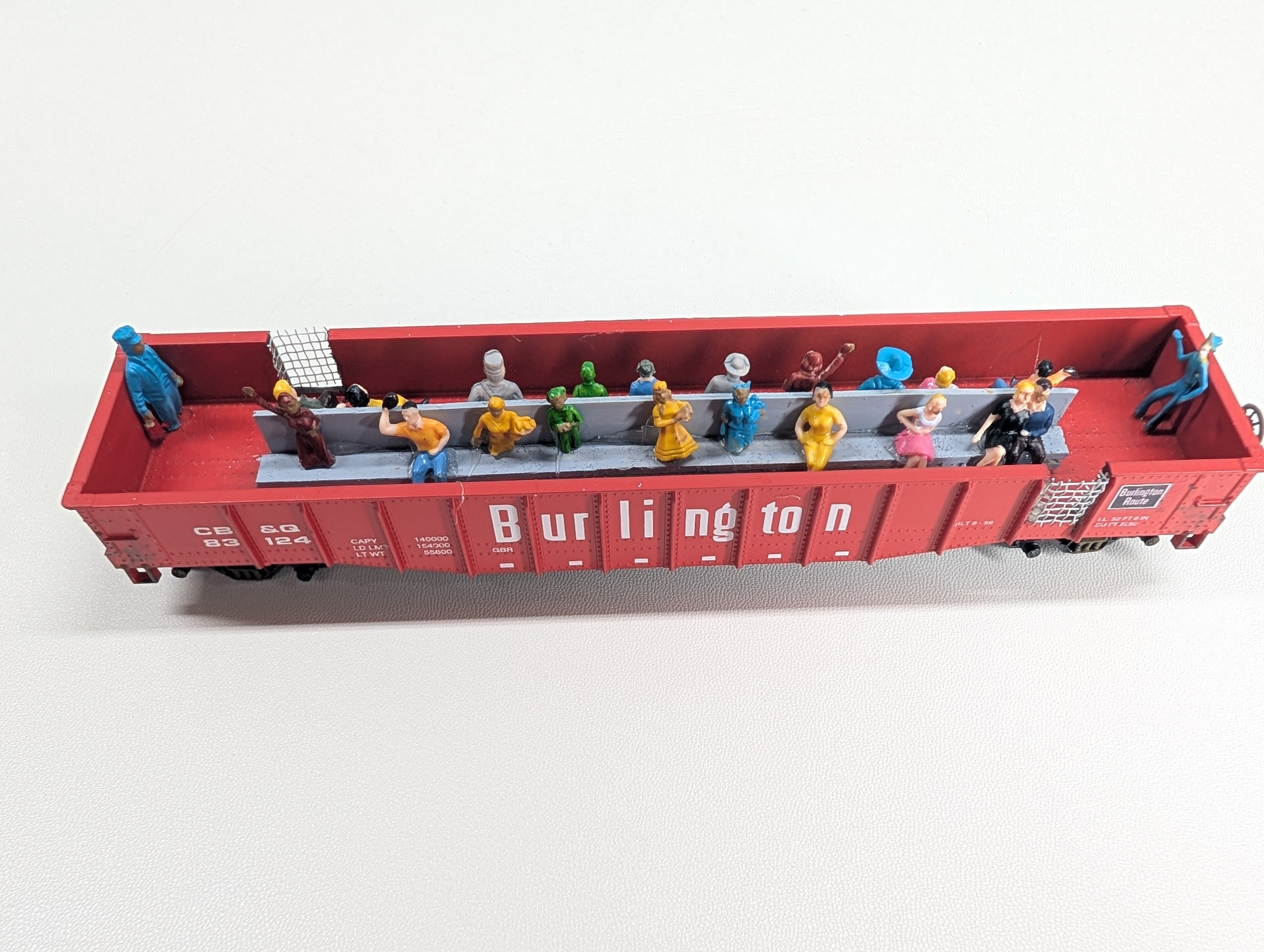 USED Athearn HO Scale Custom 50' Excursion Gondola w/ Passengers Burlington CB&Q #83124
