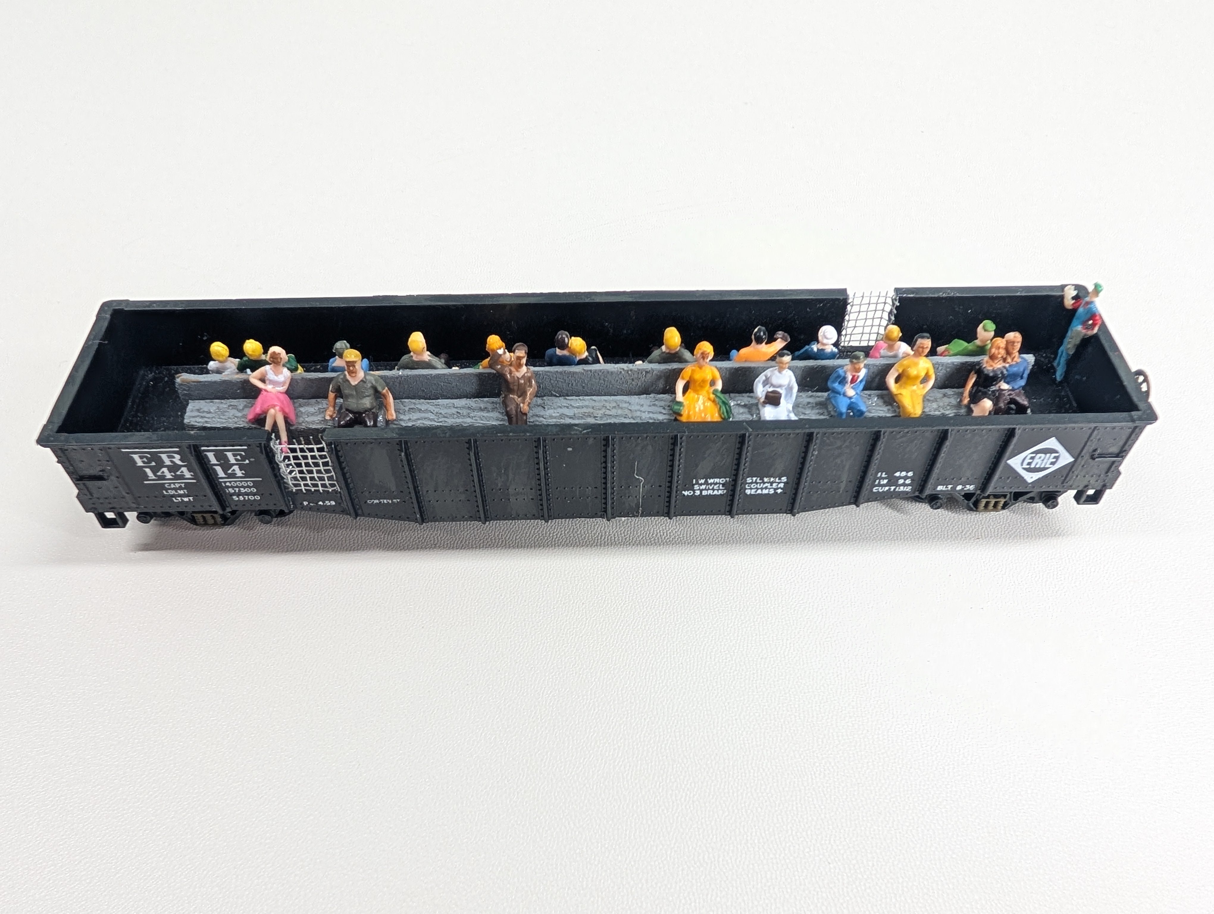 USED Athearn HO Scale Custom 50' Excursion Gondola w/ Passengers Erie #14414