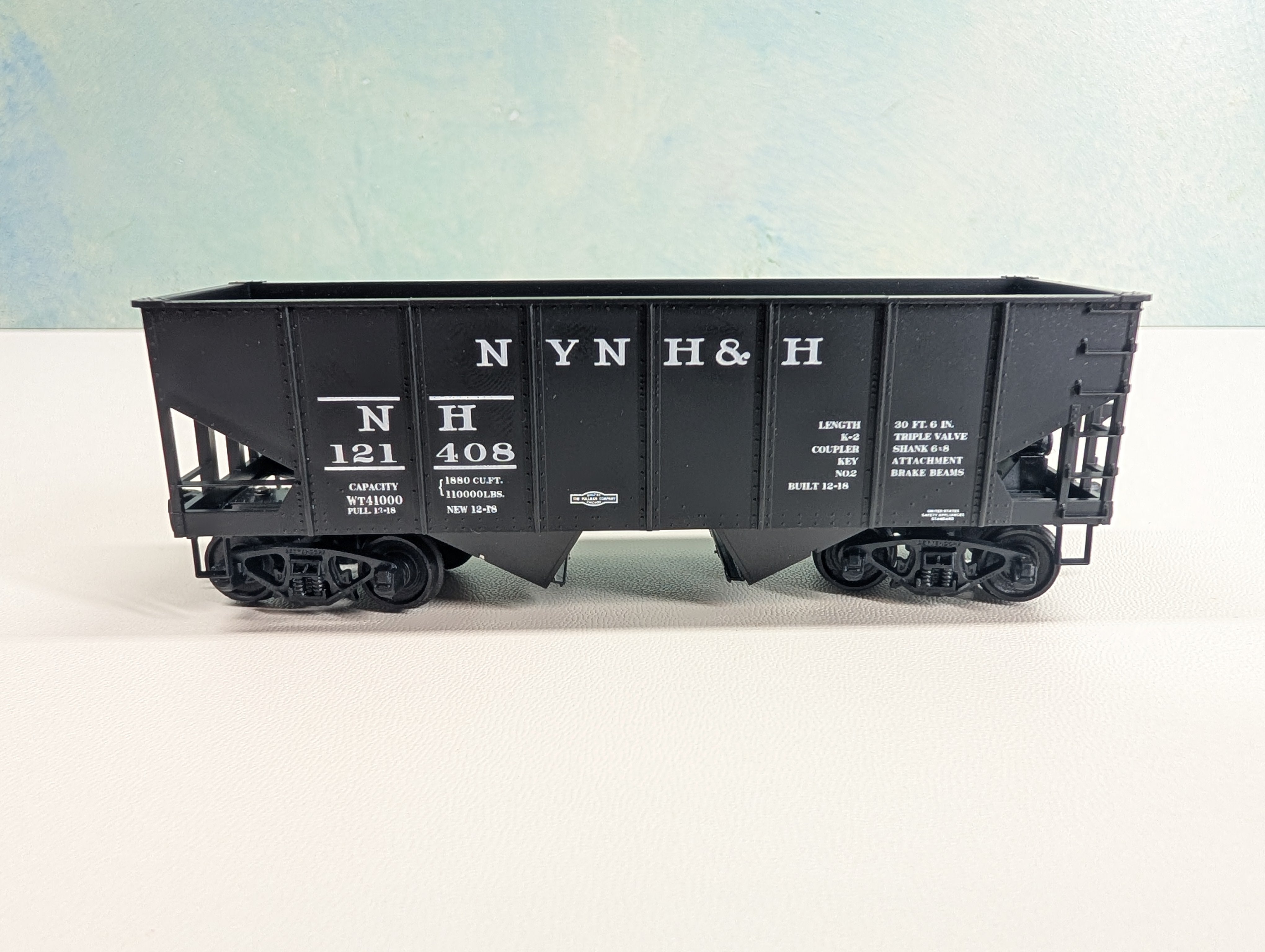 USED Accurail HO Scale 2 Bay Hopper New Haven NH #121408