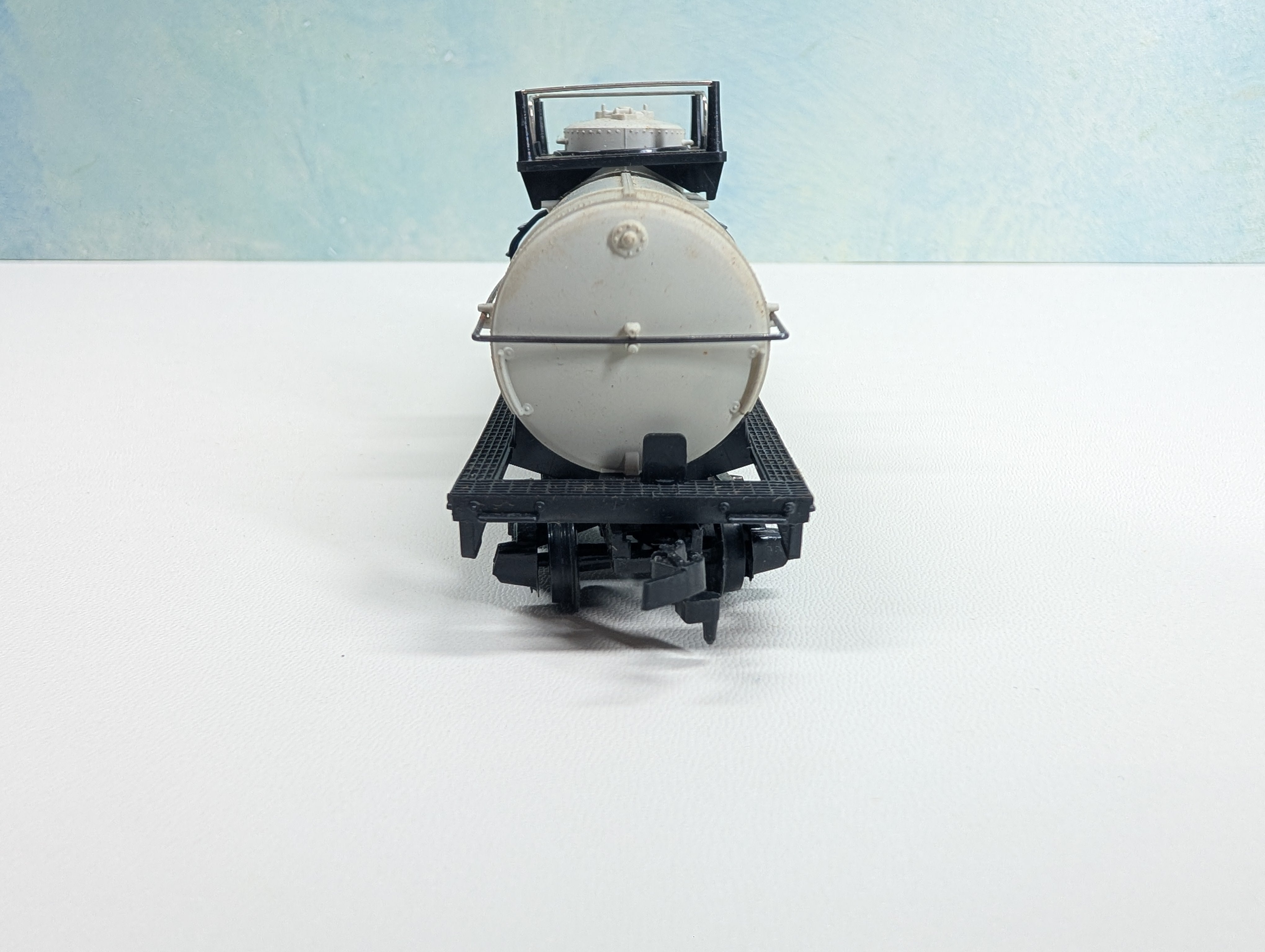 USED Tyco HO Scale Tank Car Diamond Chemicals #74425