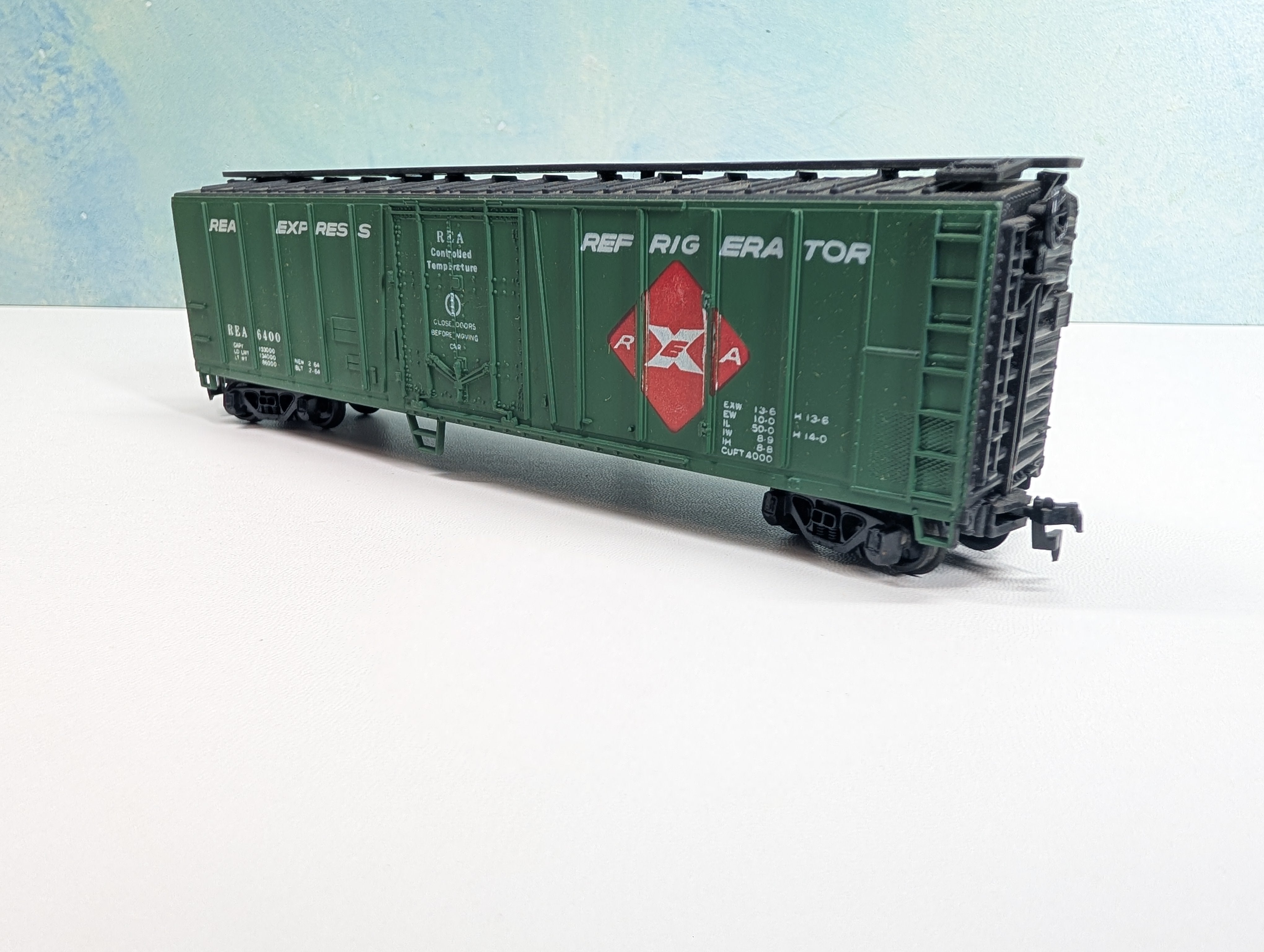 USED Life-Like HO Scale 51' Mechanical Reefer REA Express #6400