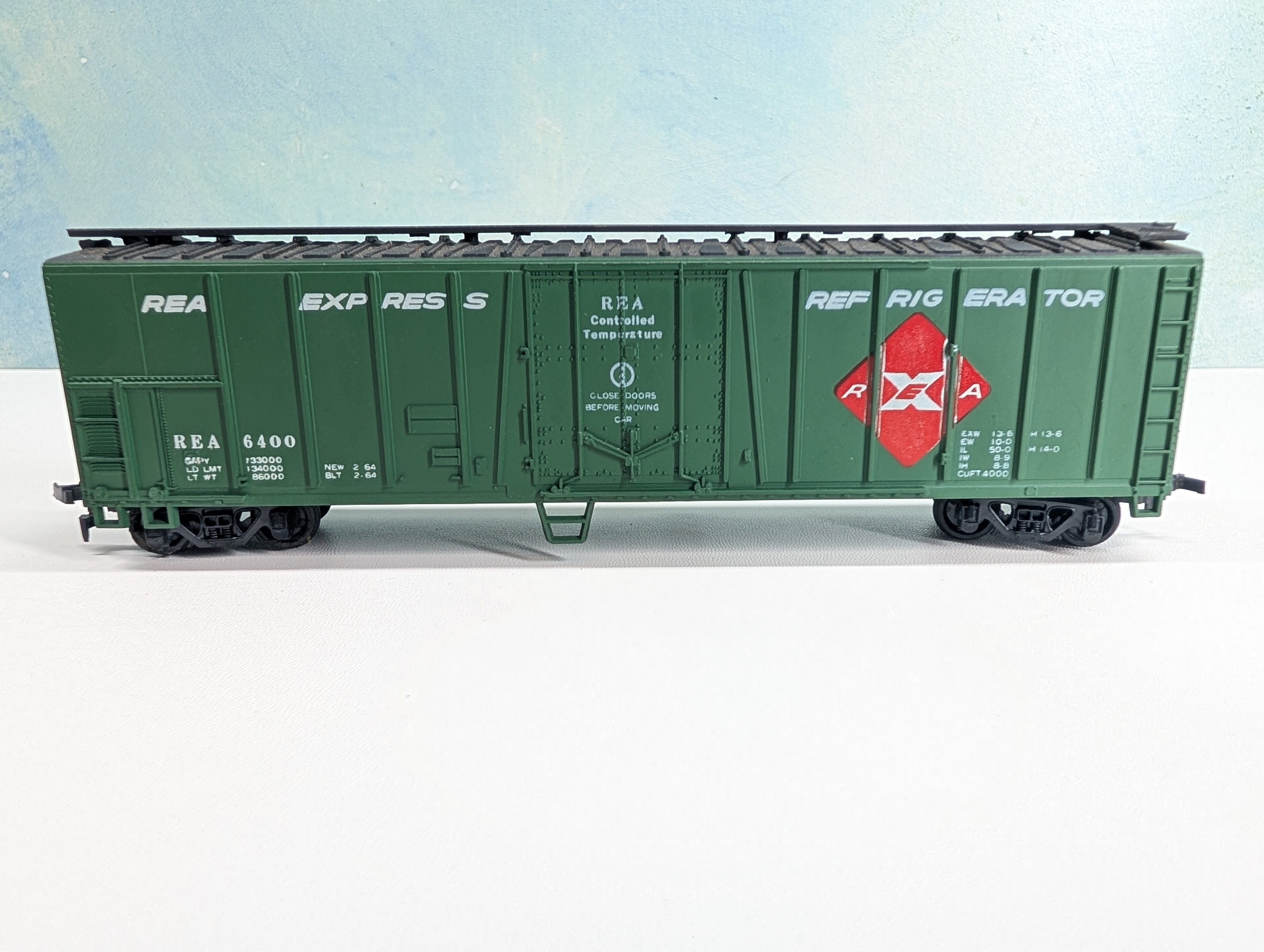 USED Life-Like HO Scale 51' Mechanical Reefer REA Express #6400