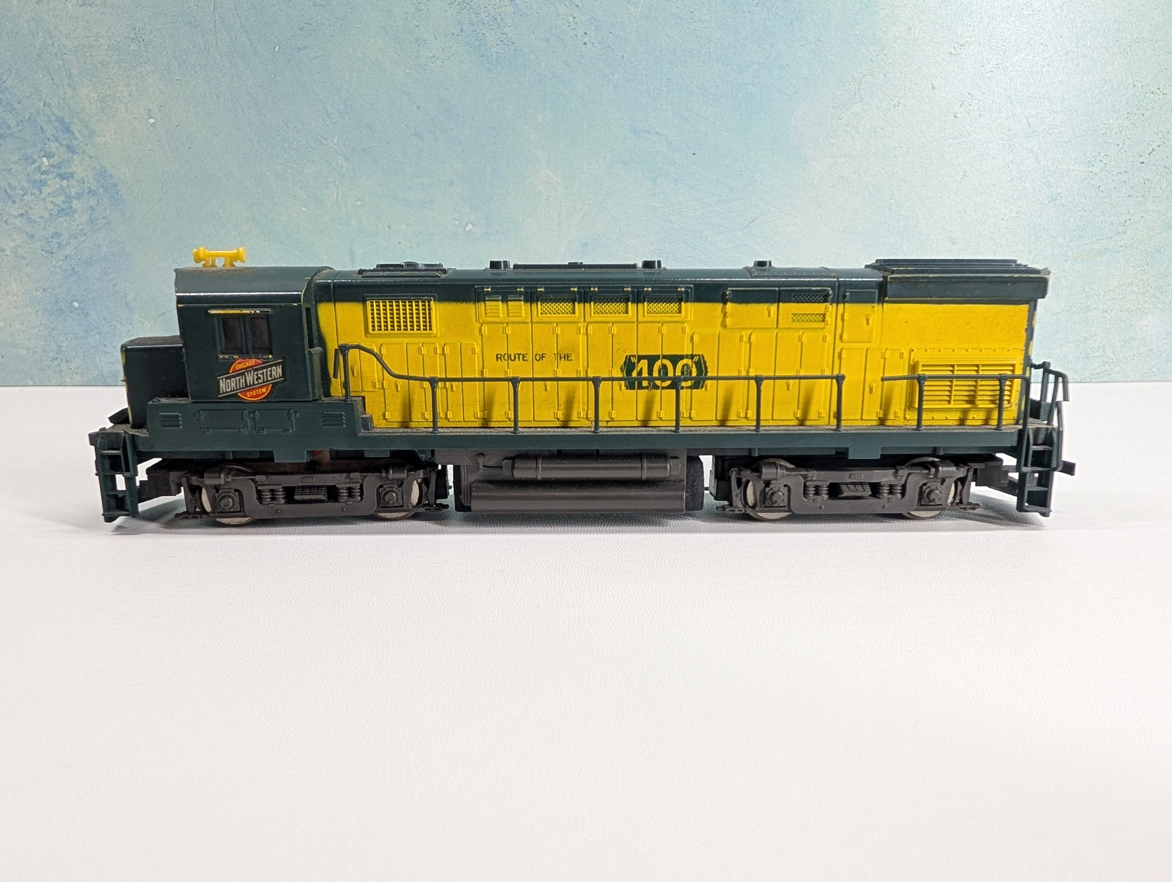 USED AHM HO Scale Alco Century 424 Diesel Locomotive Chicago & North Western Route of the 400 Tested! DC