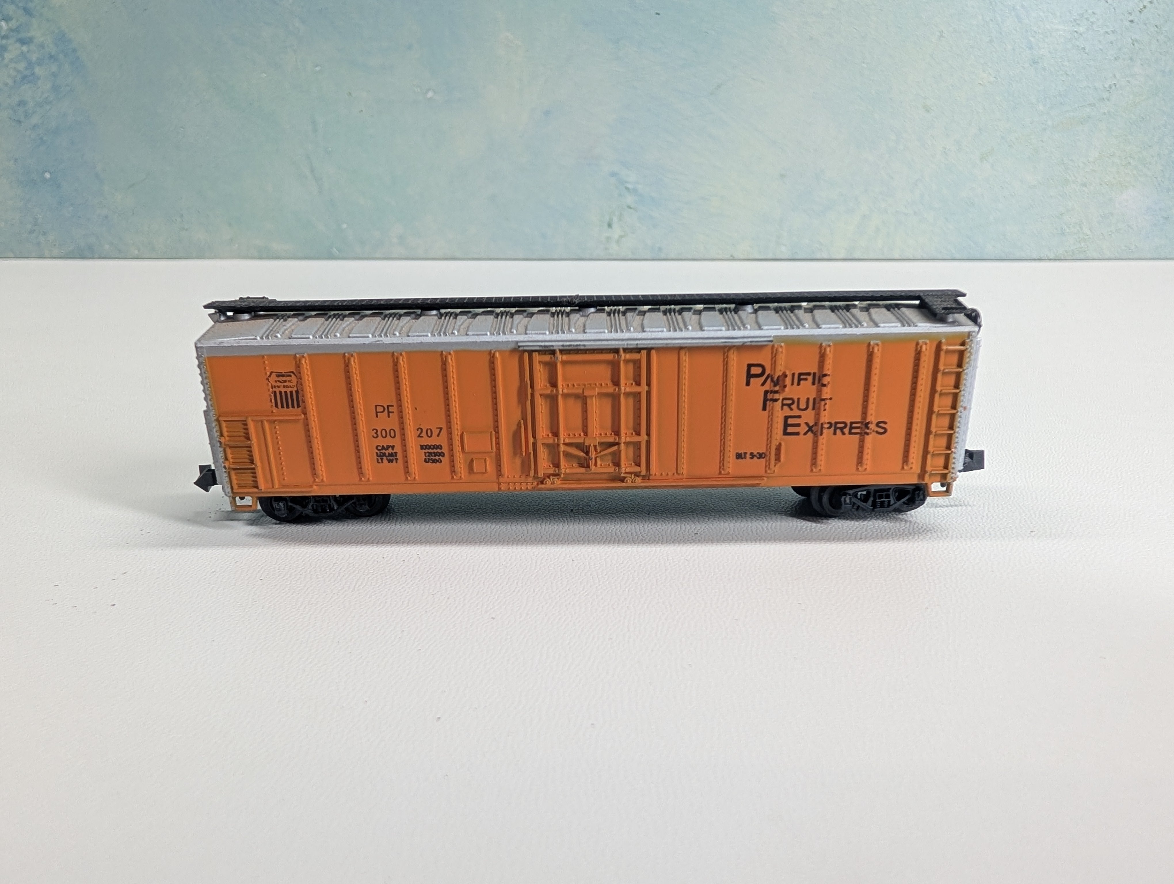 USED Atlas 2304 N Scale 50' Mechanical Reefer Pacific Fruit Express PF #300207