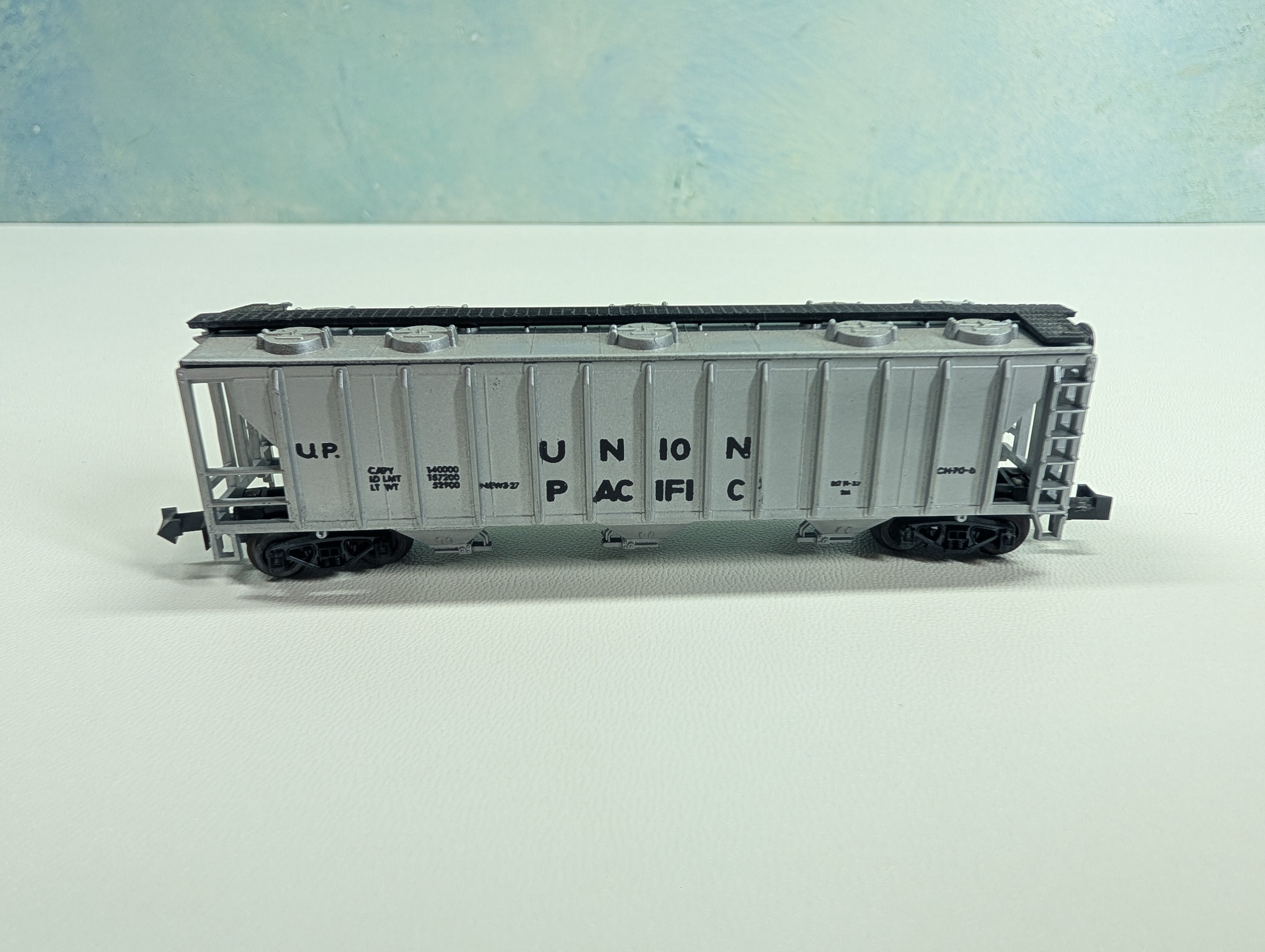 USED Atlas 2312 N Scale Covered Hopper Union Pacific UP