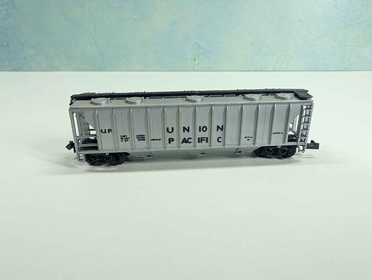 USED Atlas 2312 N Scale Covered Hopper Union Pacific UP