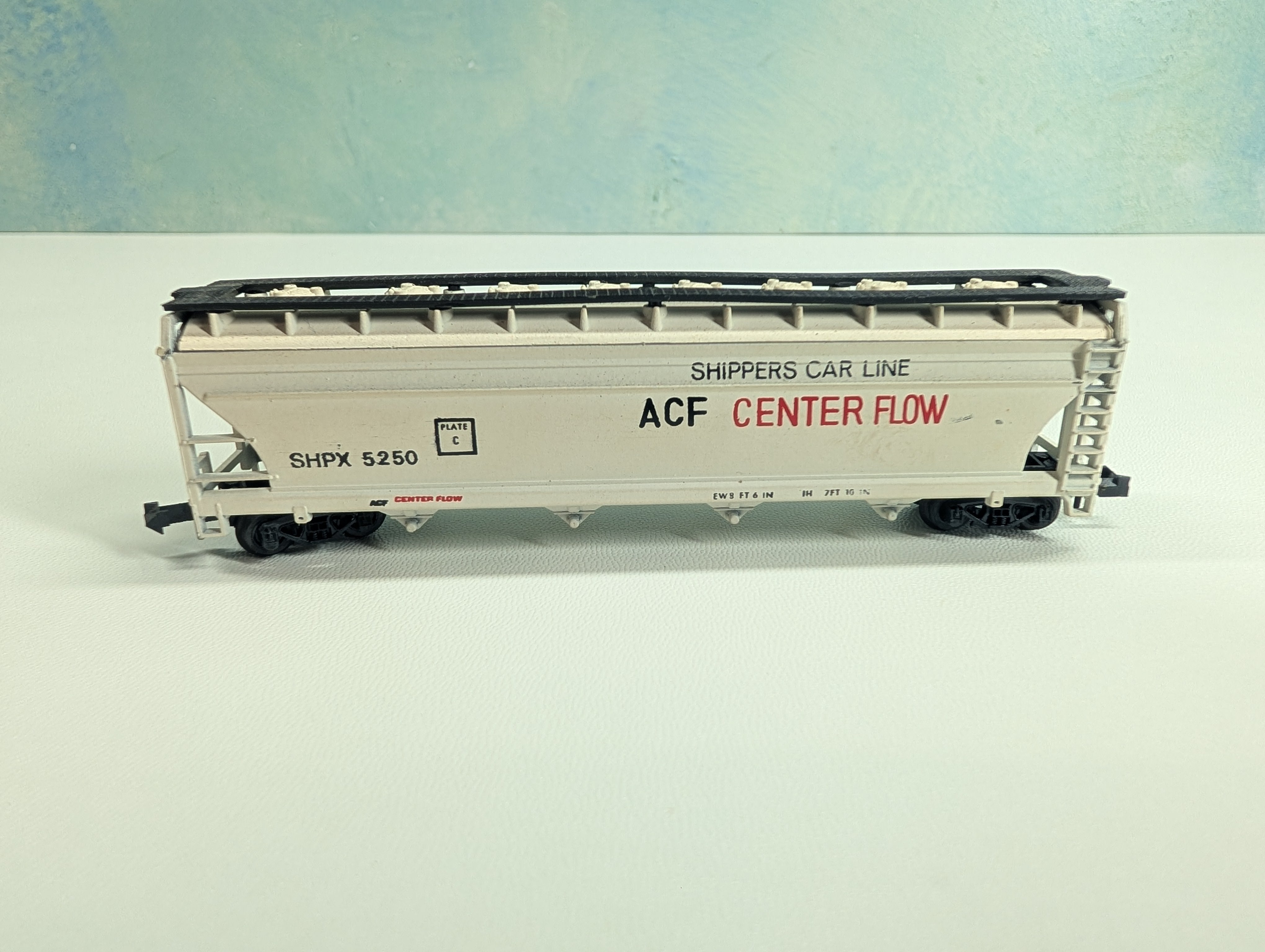 USED Atlas 2321 N Scale Centerflow Covered Hopper Shippers Car Line SHPX #5250