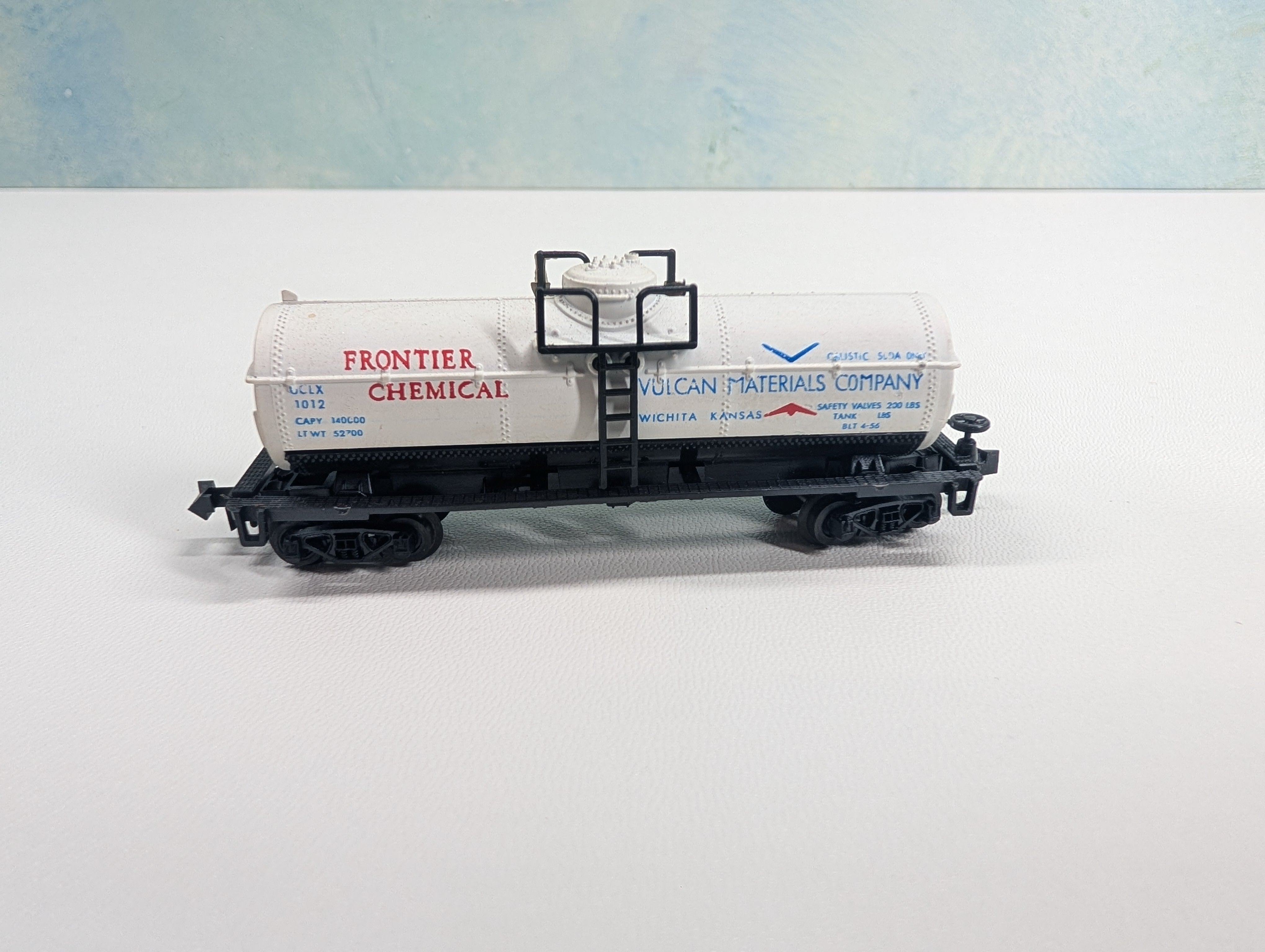 USED Atlas 2262 N Scale Tank Car Frontier Chemical UCLX #1012
