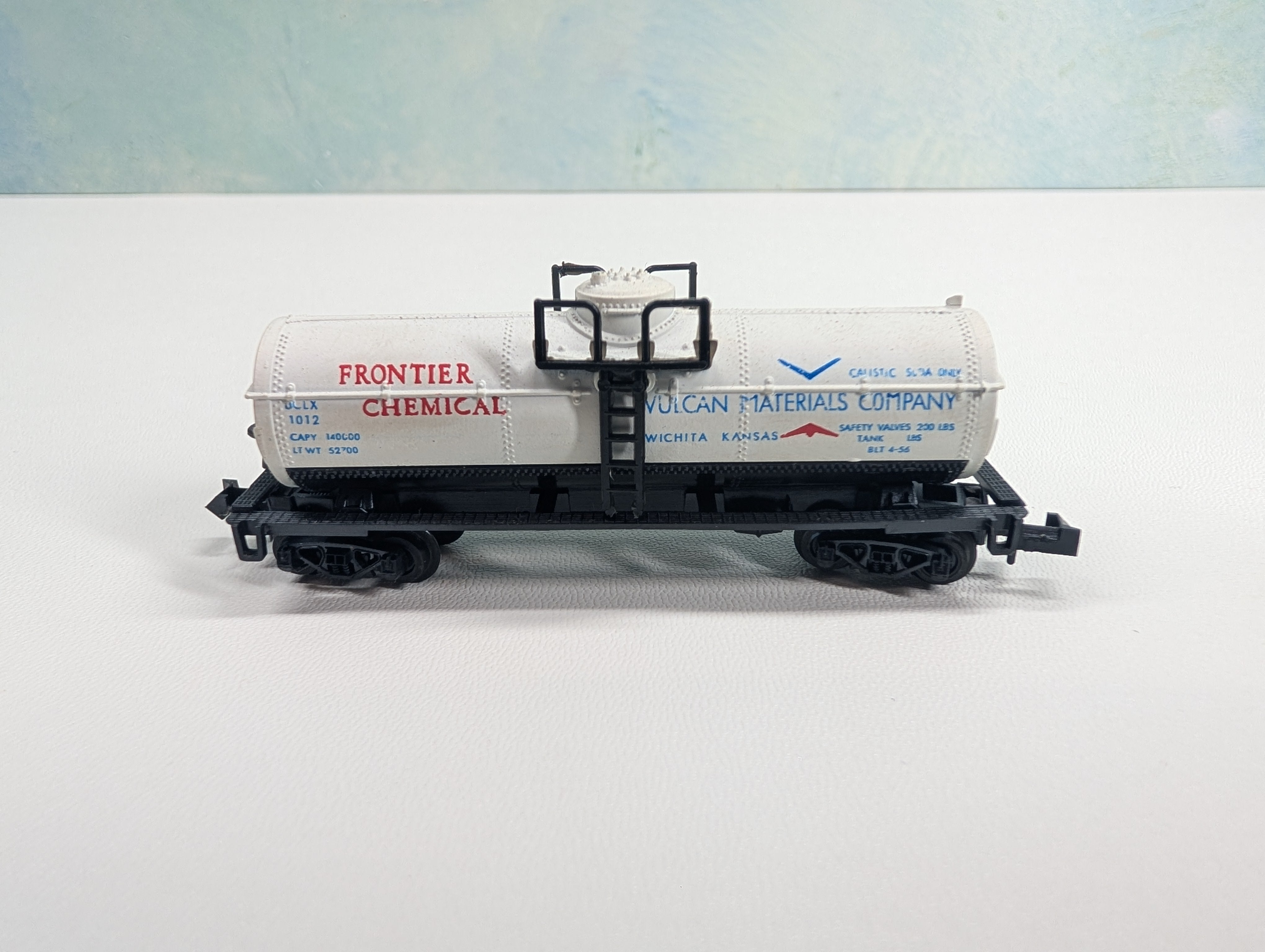 USED Atlas 2262 N Scale Tank Car Frontier Chemical UCLX #1012