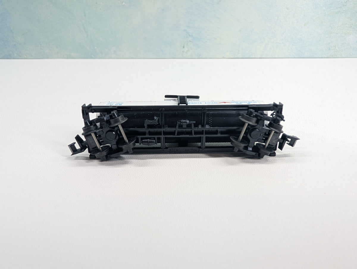 USED Atlas 2262 N Scale Tank Car Frontier Chemical UCLX #1012