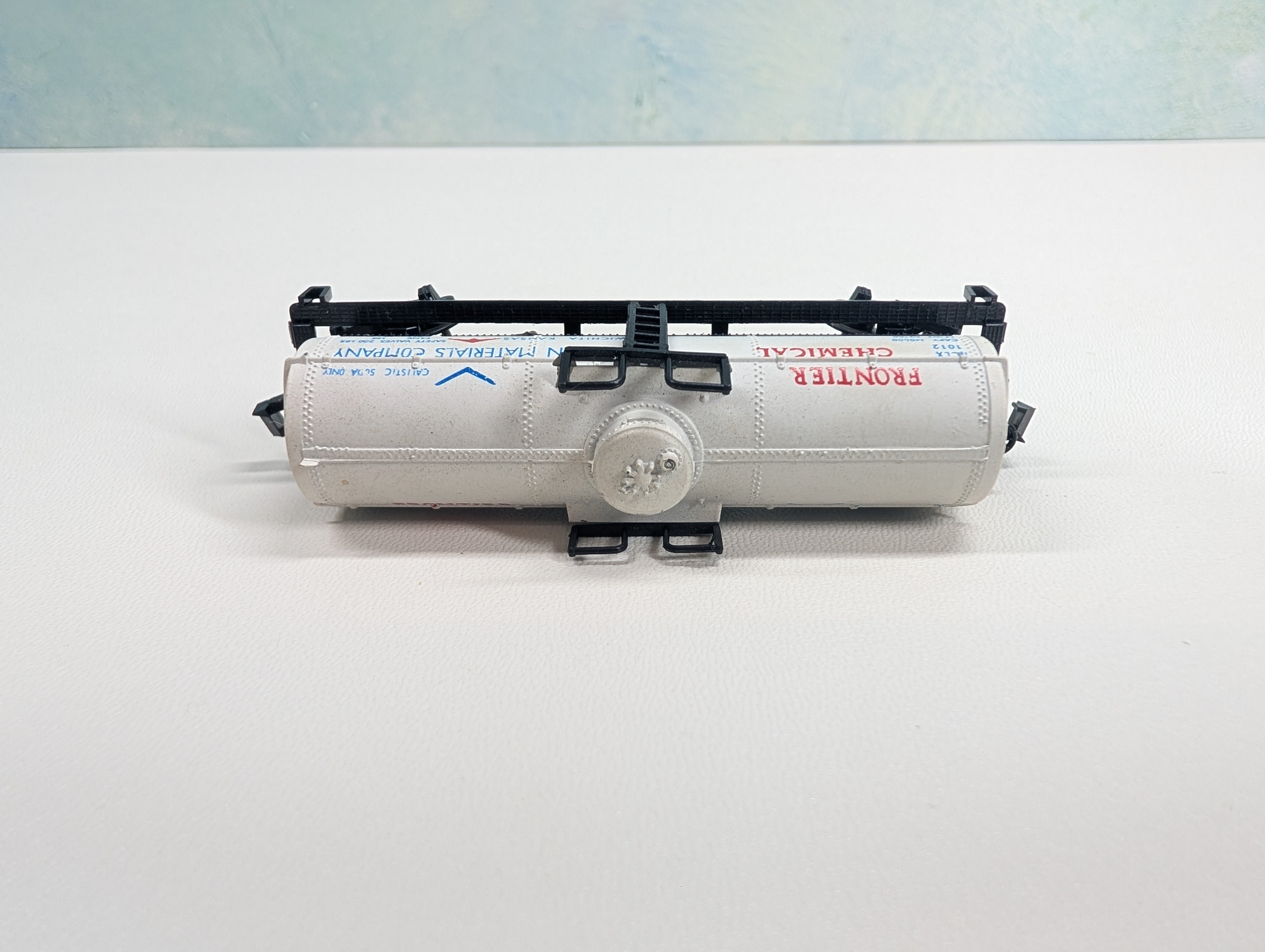 USED Atlas 2262 N Scale Tank Car Frontier Chemical UCLX #1012