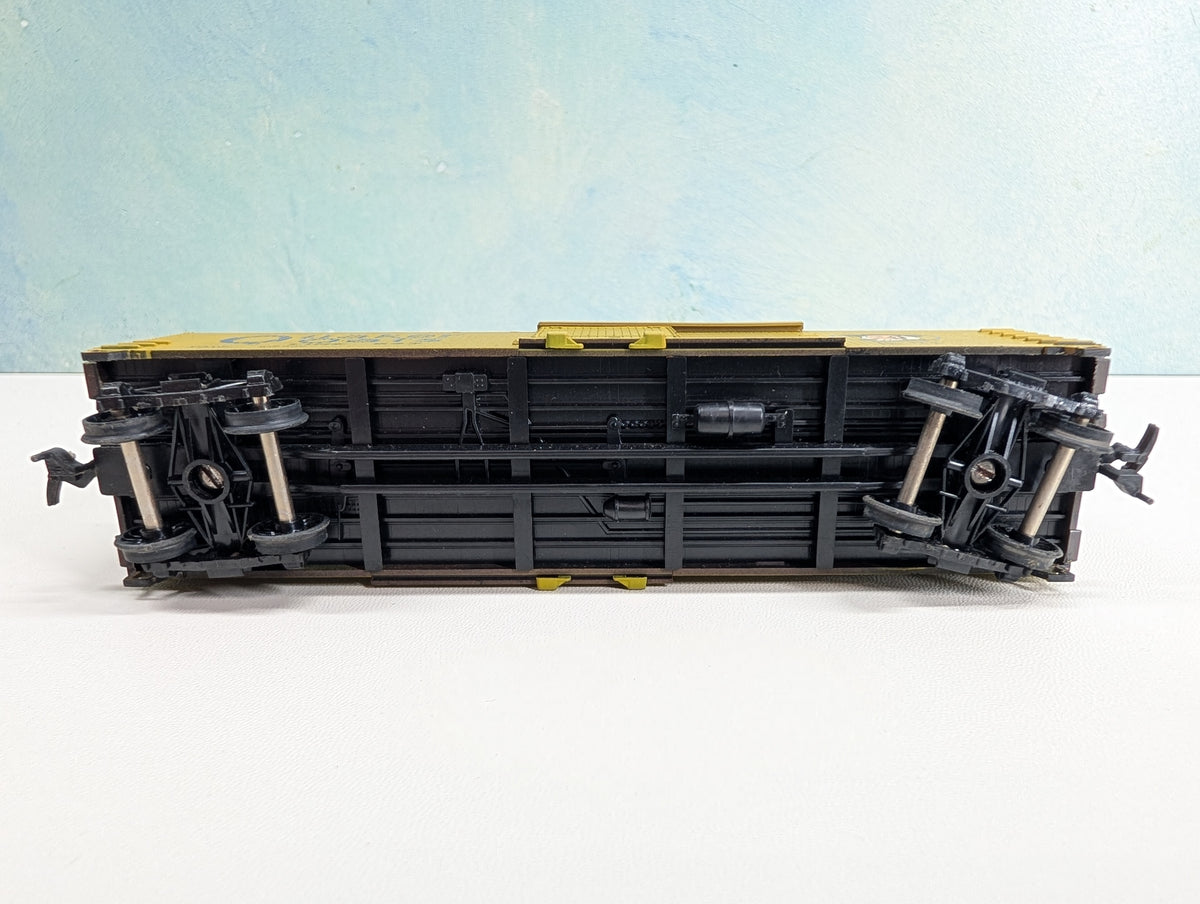 USED TRAIN MINIATURE HO Scale 40' Wooden Reefer Box Car, Billboard Quaker Oats #647